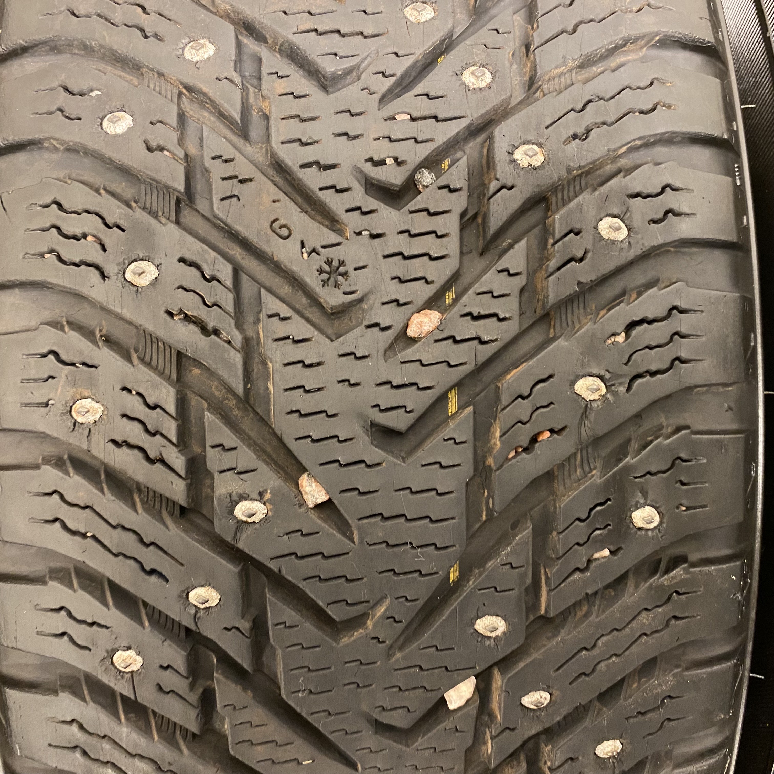 18" BEGAGNADE VINTERDÄCK DUBB | 4 st 225/60 R18 104T XL Nokian Hakkapeliitta 8 SUV | V15-2016 | 7.5mm | 7.5mm | 7.5mm | 7.5mm  - 6