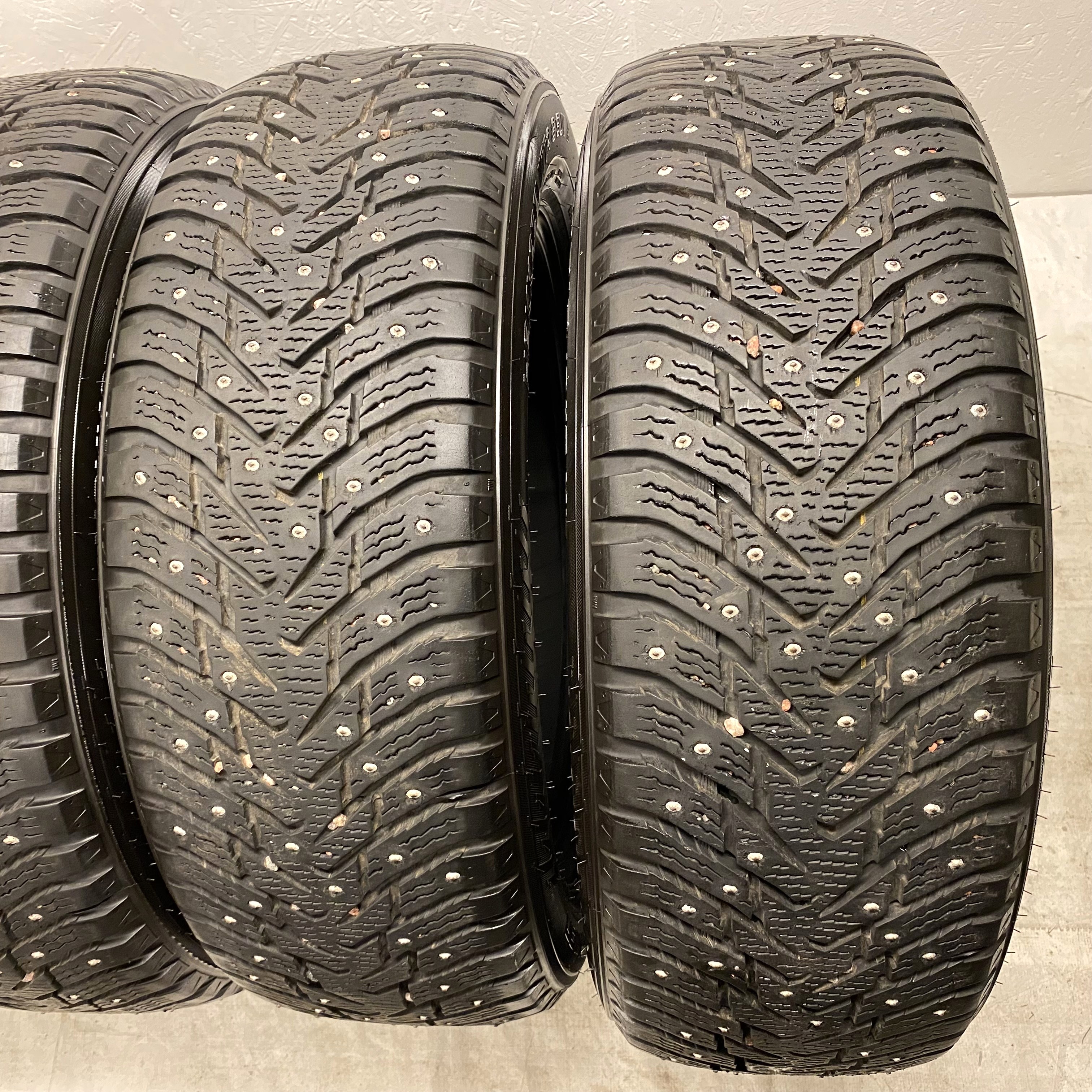 18" BEGAGNADE VINTERDÄCK DUBB | 4 st 225/60 R18 104T XL Nokian Hakkapeliitta 8 SUV | V15-2016 | 7.5mm | 7.5mm | 7.5mm | 7.5mm  - 2