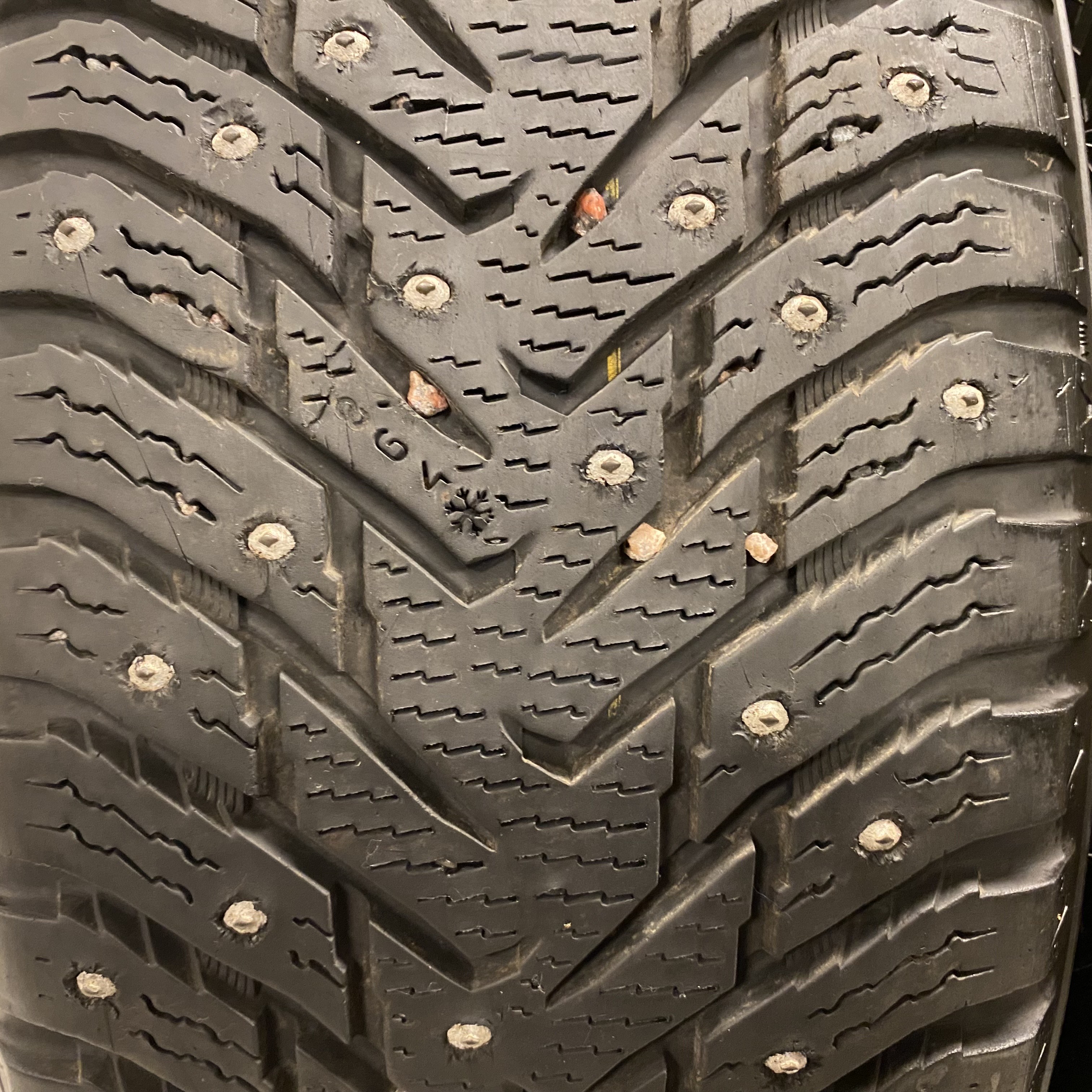 18" BEGAGNADE VINTERDÄCK DUBB | 4 st 225/60 R18 104T XL Nokian Hakkapeliitta 8 SUV | V15-2016 | 7.5mm | 7.5mm | 7.5mm | 7.5mm  - 7