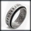 8 mm. Spinner ring i  grått rostfritt stål med runraden.