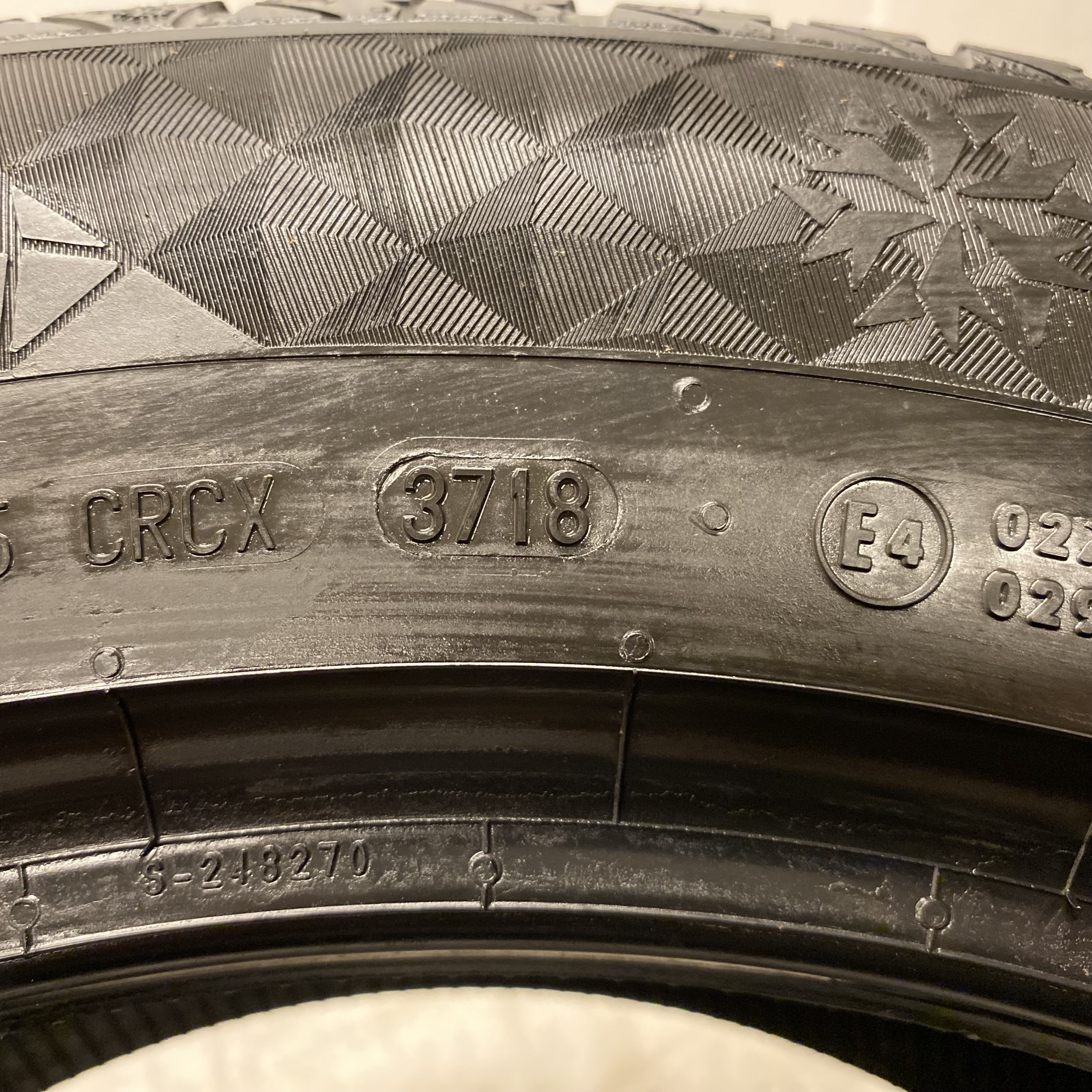 18" BEGAGNADE VINTERDÄCK M+S | 2 st 235/60 R18 107T XL Continental Viking Contact 7 | V37-2018 | 6mm | 6mm - 5