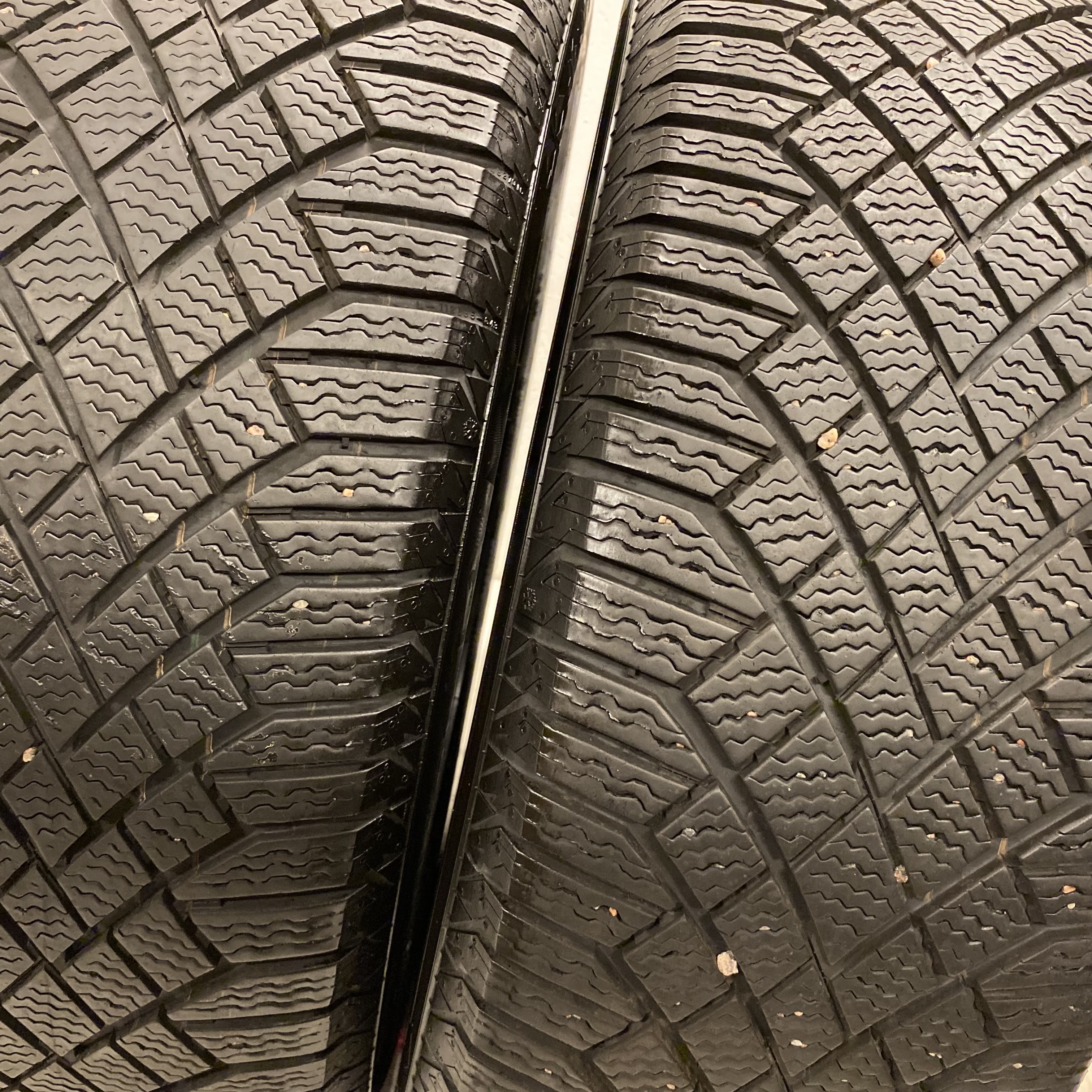 18" BEGAGNADE VINTERDÄCK M+S | 2 st 235/60 R18 107T XL Continental Viking Contact 7 | V37-2018 | 6mm | 6mm - 2