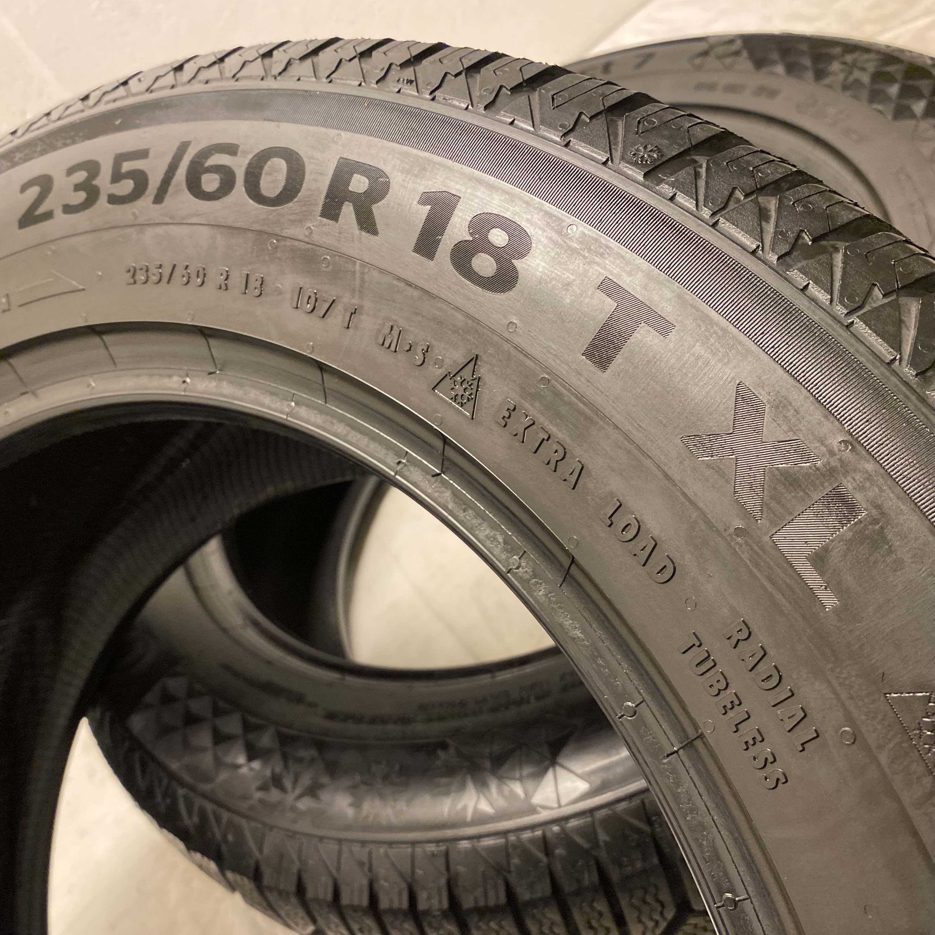 18" BEGAGNADE VINTERDÄCK M+S | 2 st 235/60 R18 107T XL Continental Viking Contact 7 | V37-2018 | 6mm | 6mm - 6