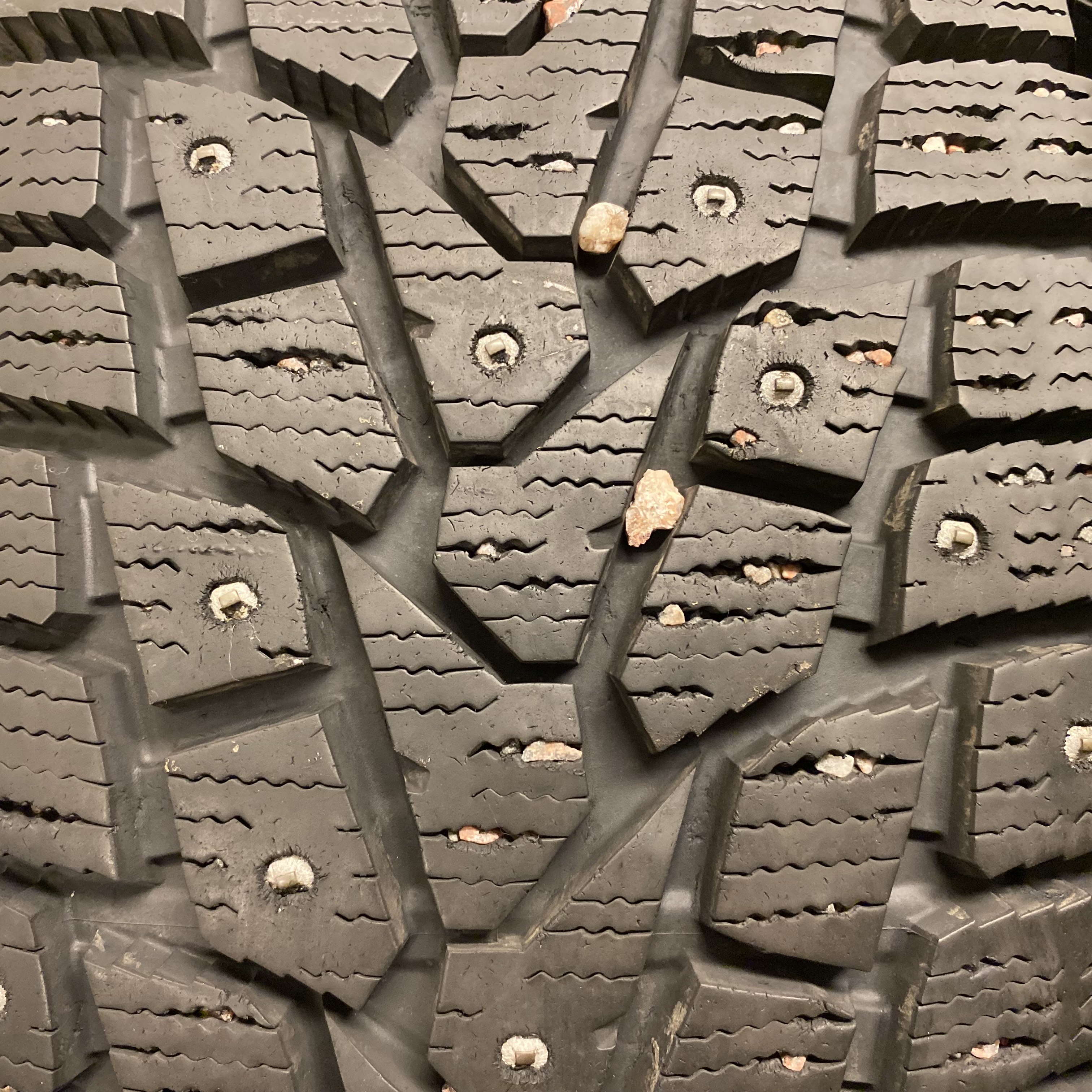 18" BEGAGNADE VINTERDÄCK DUBB | 2 st 235/60 R18 107T XL Falken Espia Ice | V23-2019 | 9.1mm | 7.5mm - 7