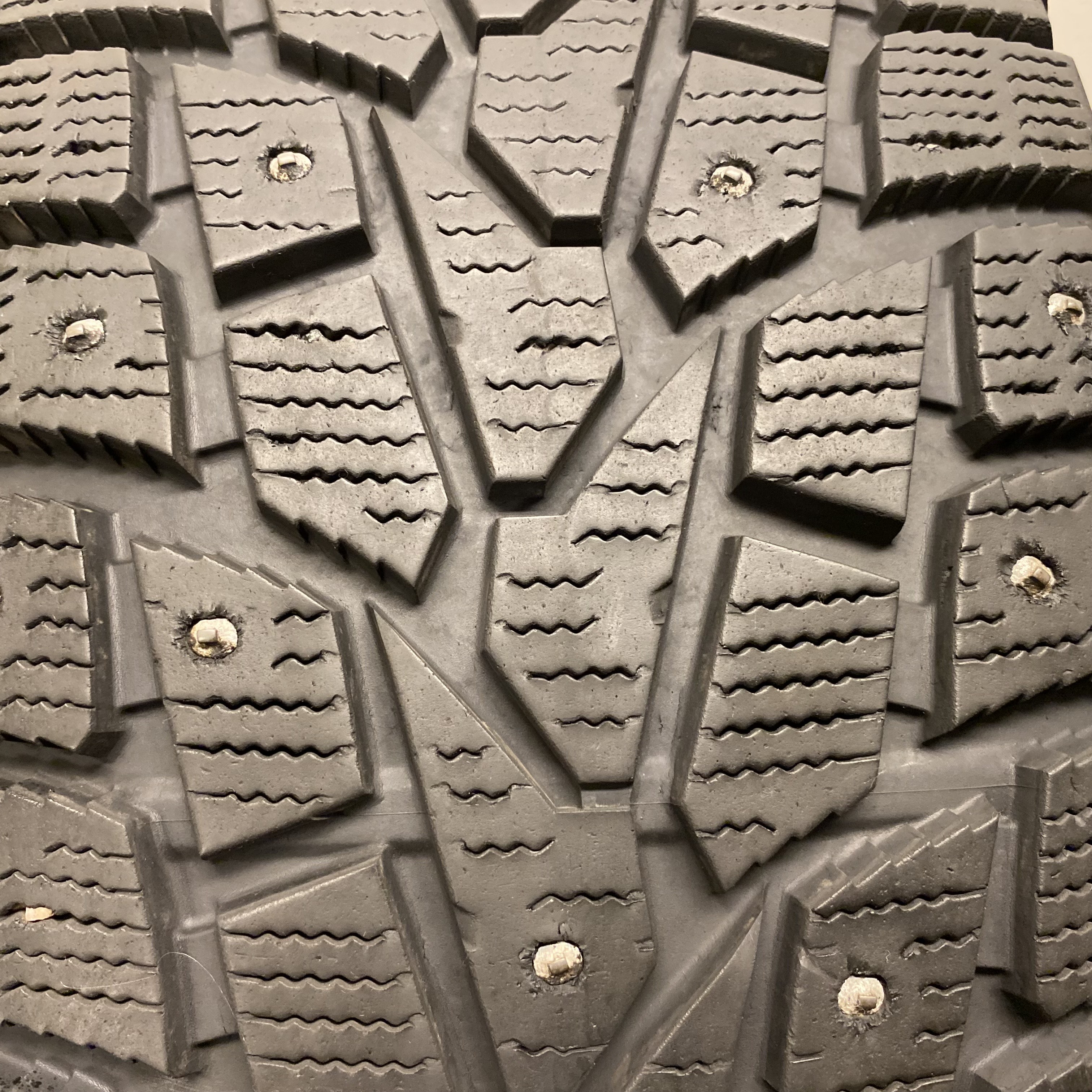 18" BEGAGNADE VINTERDÄCK DUBB | 2 st 235/60 R18 107T XL Falken Espia Ice | V23-2019 | 9.1mm | 7.5mm - 6