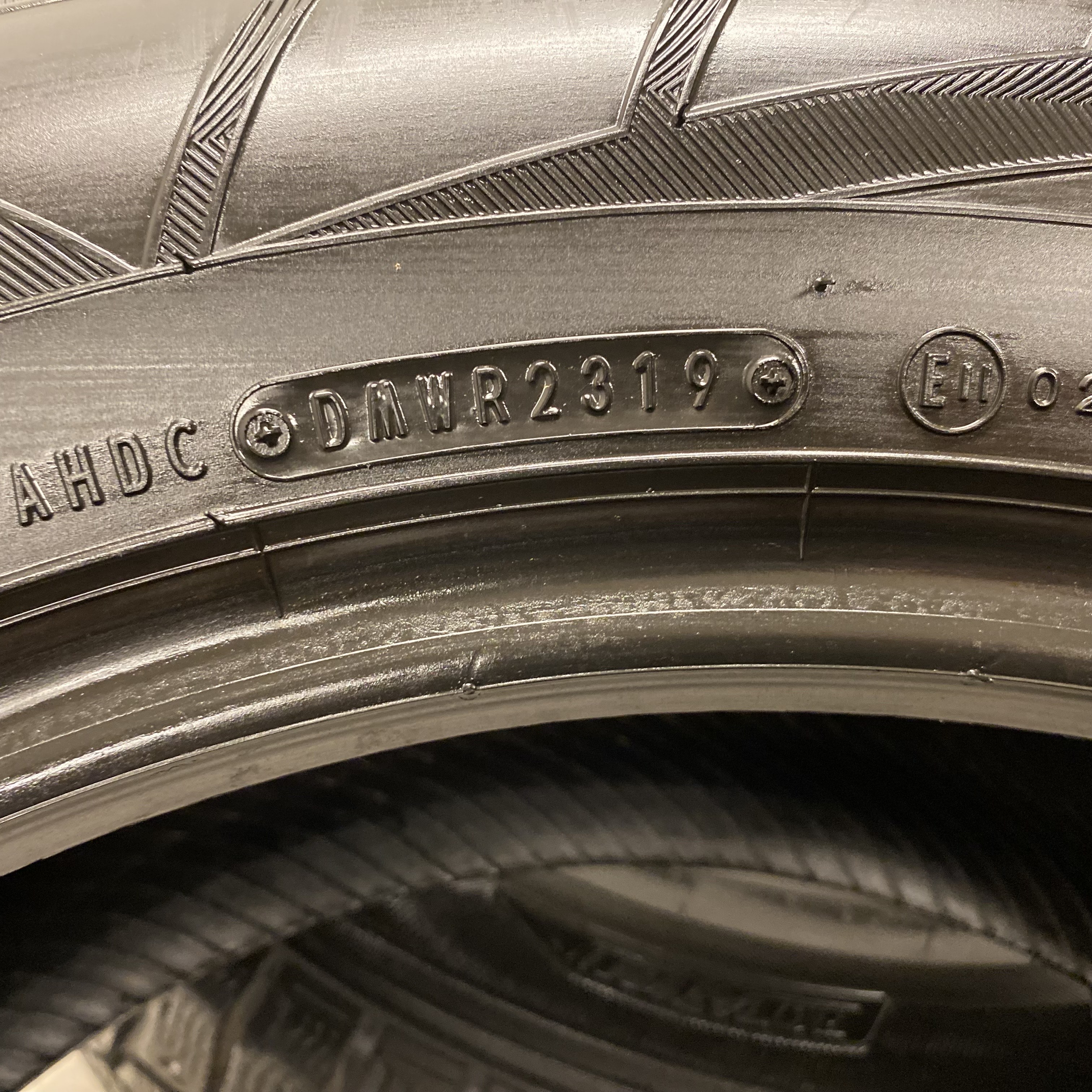18" BEGAGNADE VINTERDÄCK DUBB | 2 st 235/60 R18 107T XL Falken Espia Ice | V23-2019 | 9.1mm | 7.5mm - 4