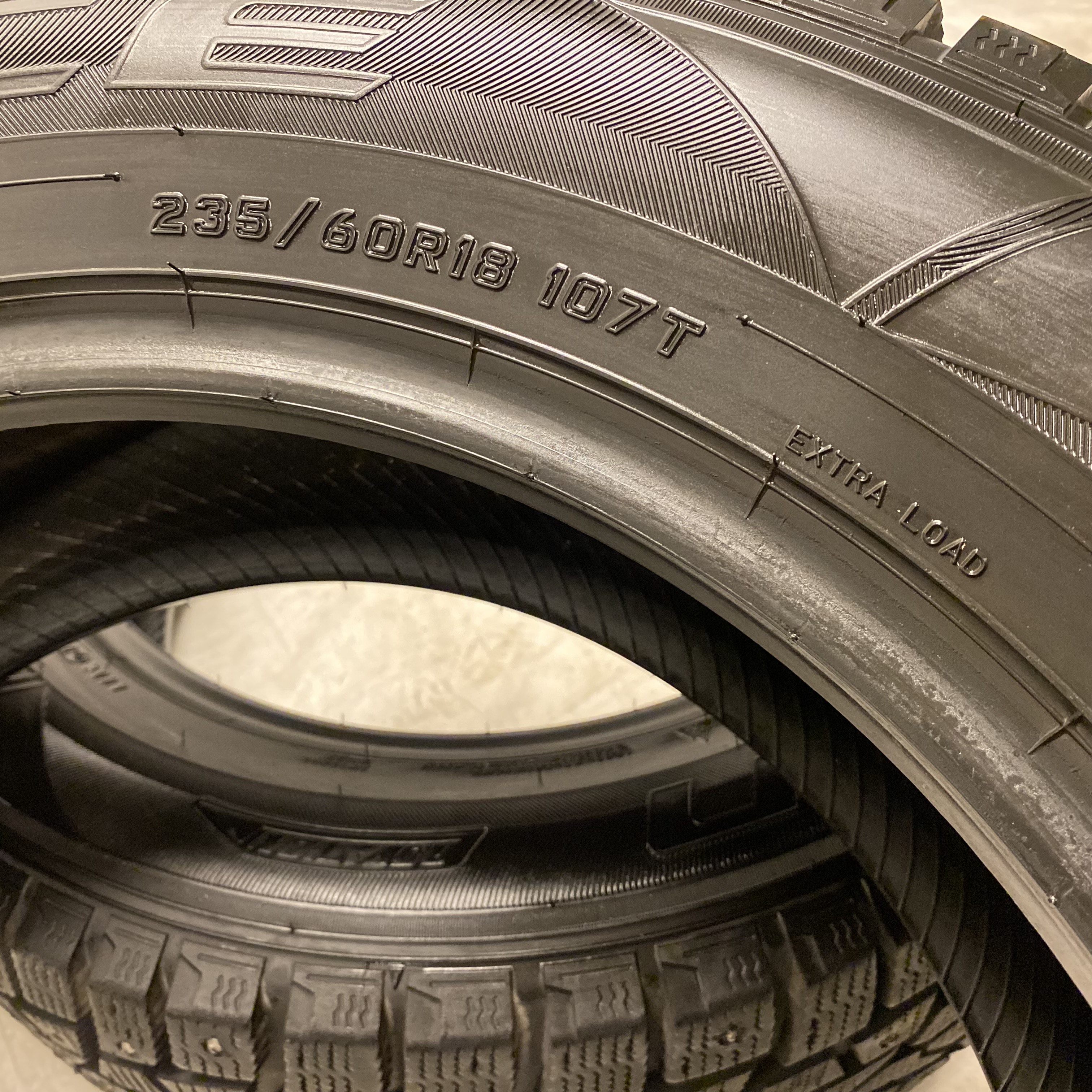 18" BEGAGNADE VINTERDÄCK DUBB | 2 st 235/60 R18 107T XL Falken Espia Ice | V23-2019 | 9.1mm | 7.5mm - 3