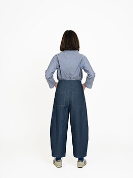 Barrel-leg trousers