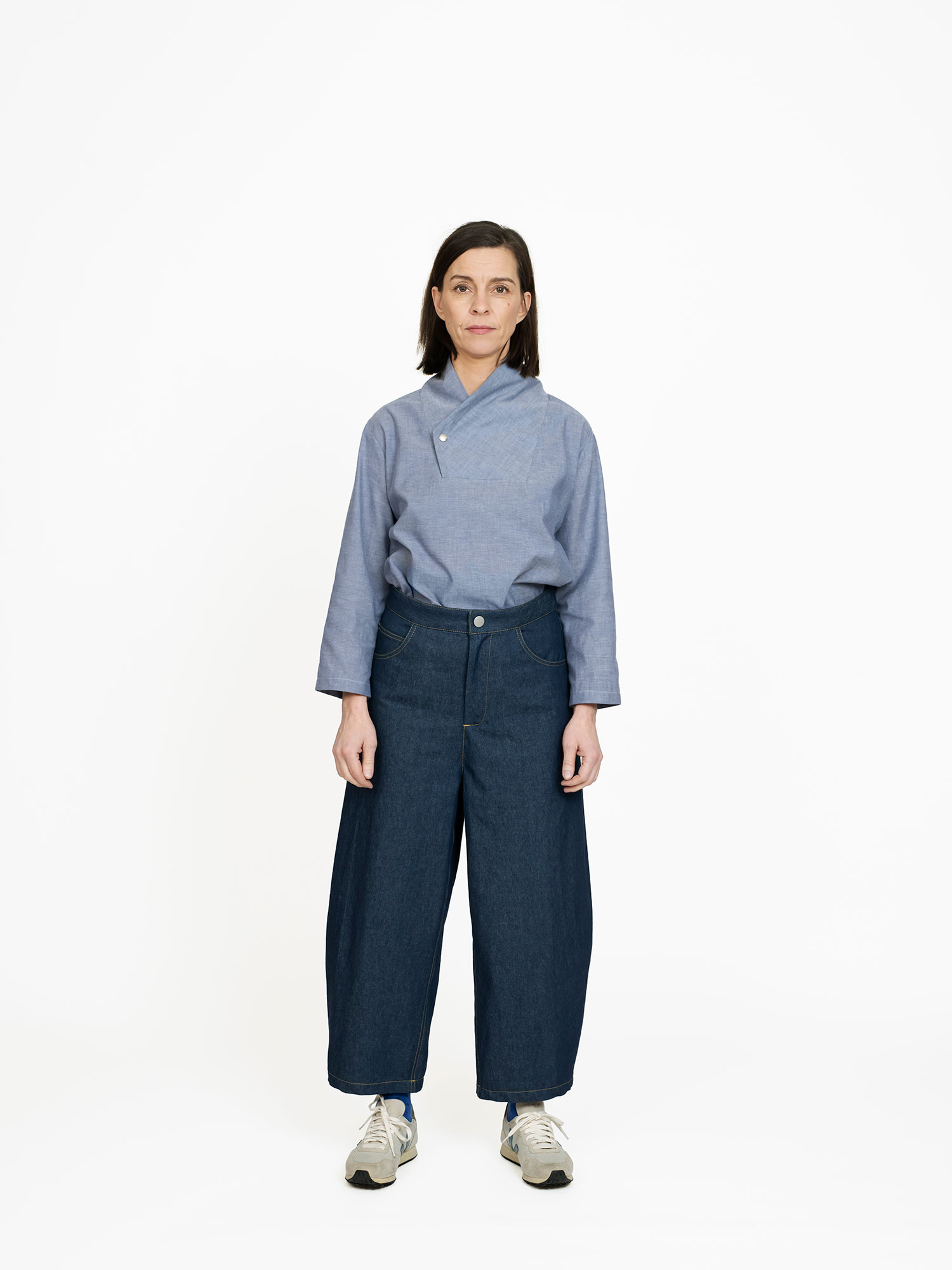 Barrel-leg trousers
