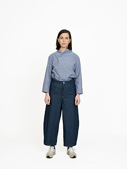 Barrel-leg trousers