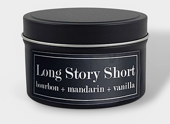 Fly Paper Products : Long Story Short Tin Candle - Doftljus i plåtburk 115 gram Bourbon, mandarin och vanilj