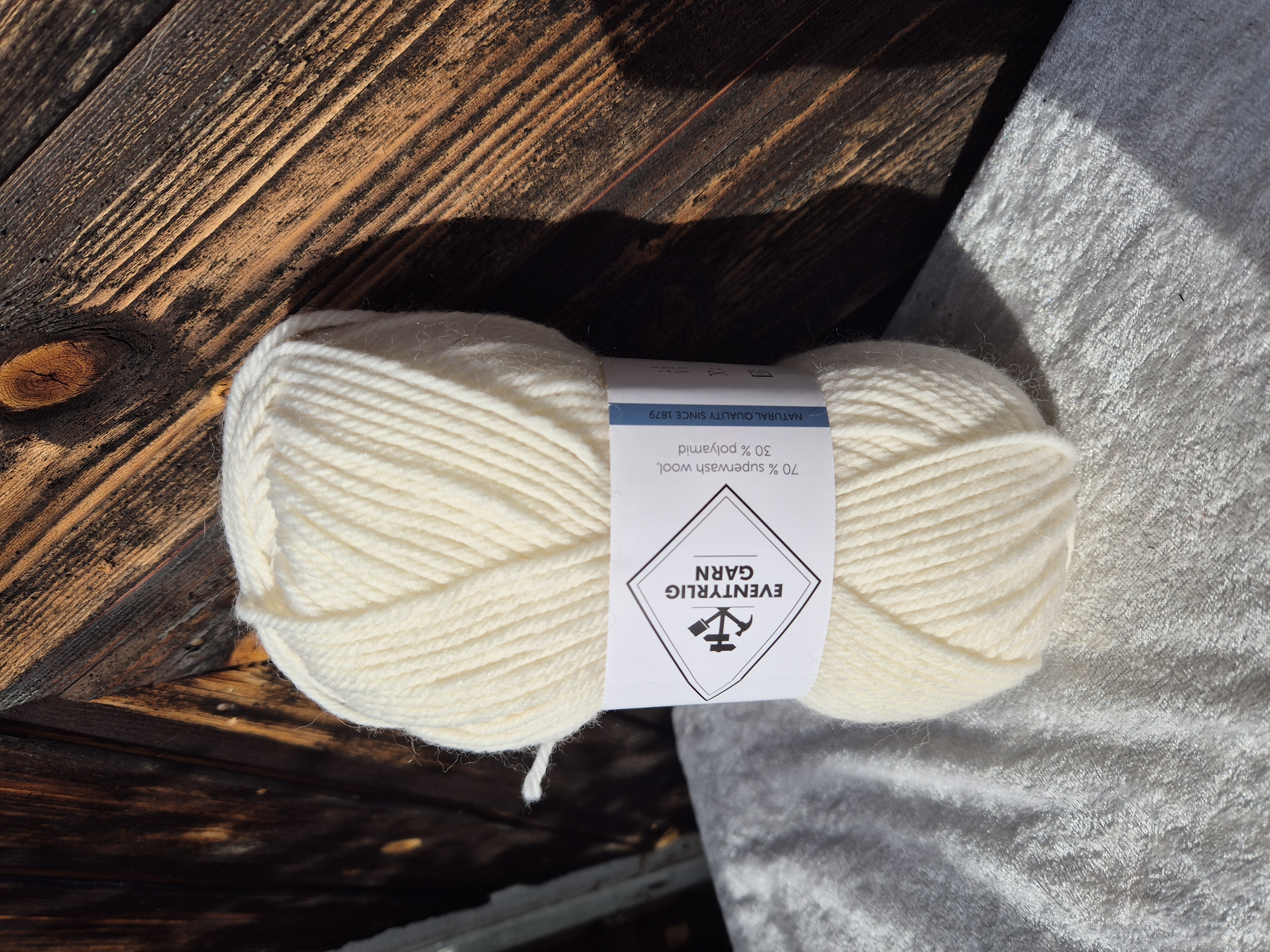 Eventyrligt garn 7601 Natur 100gr Dale garn