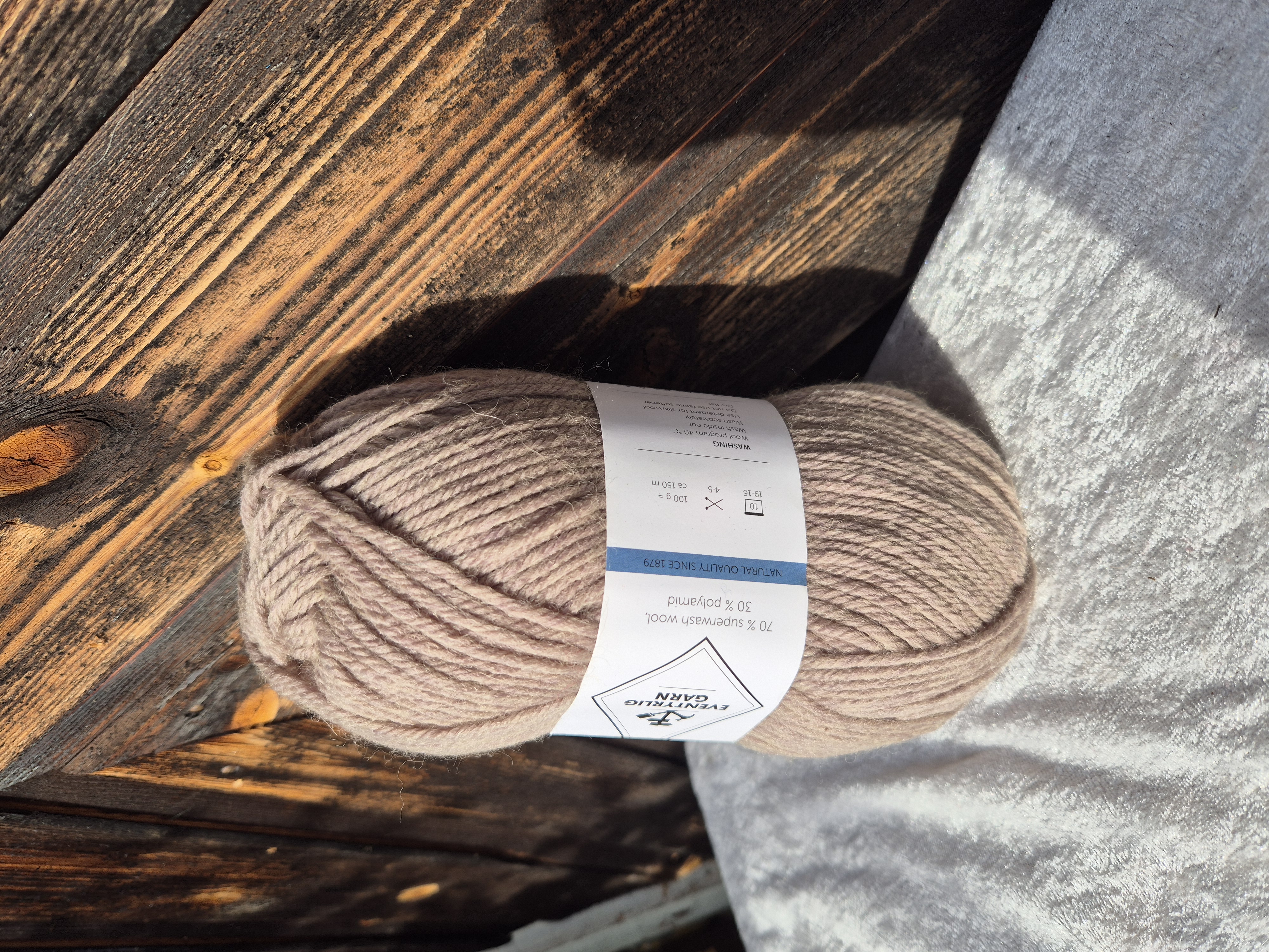 Eventyrligt garn 7613 Brun 100gr Dale garn