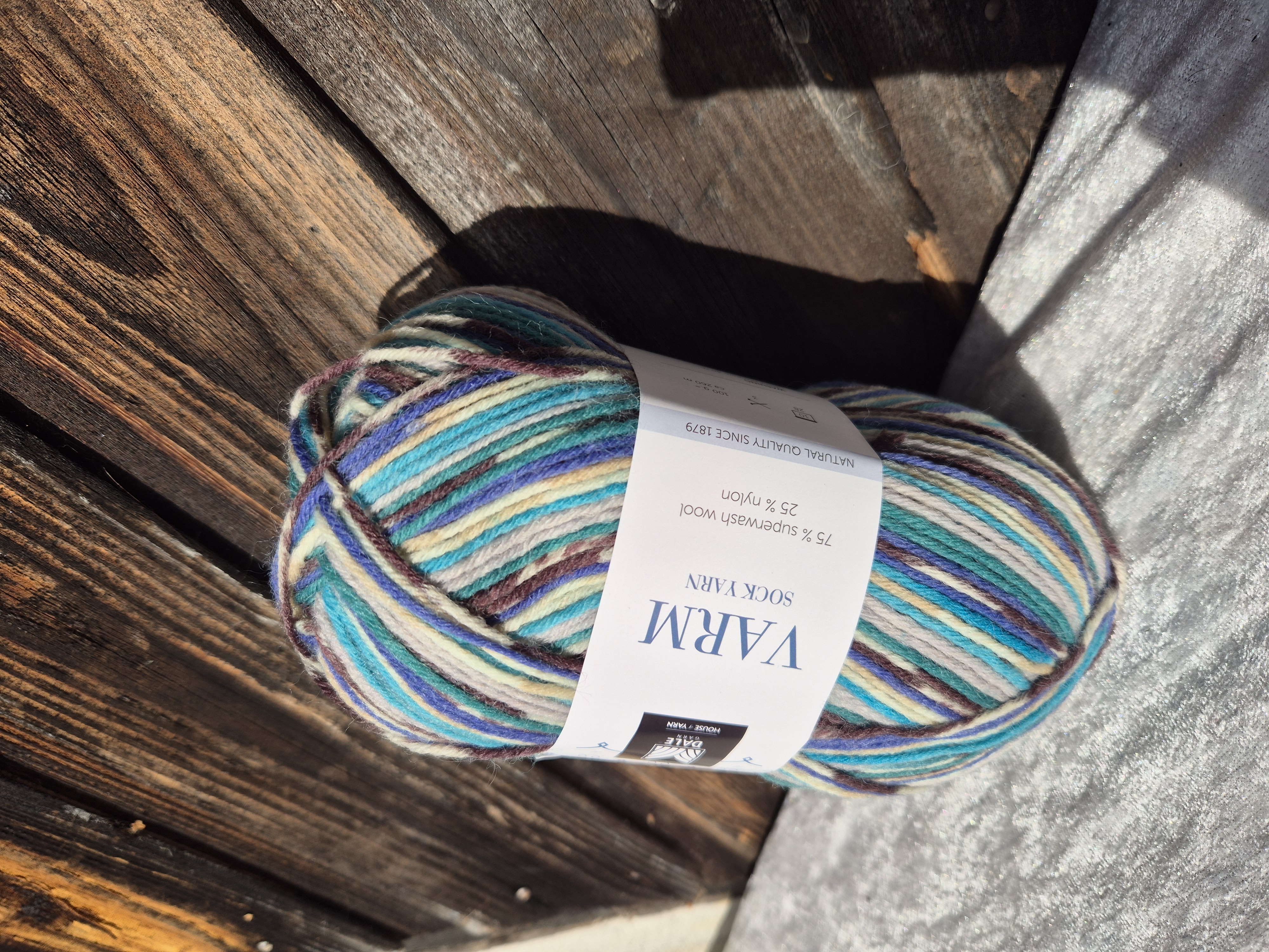 Varm sockgarn 5107 Aqua/blålila/turkos print 100gr Dale garn