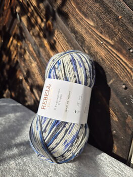 Rebell sockgarn 9401 Blå print 100gr, Gjestal garn