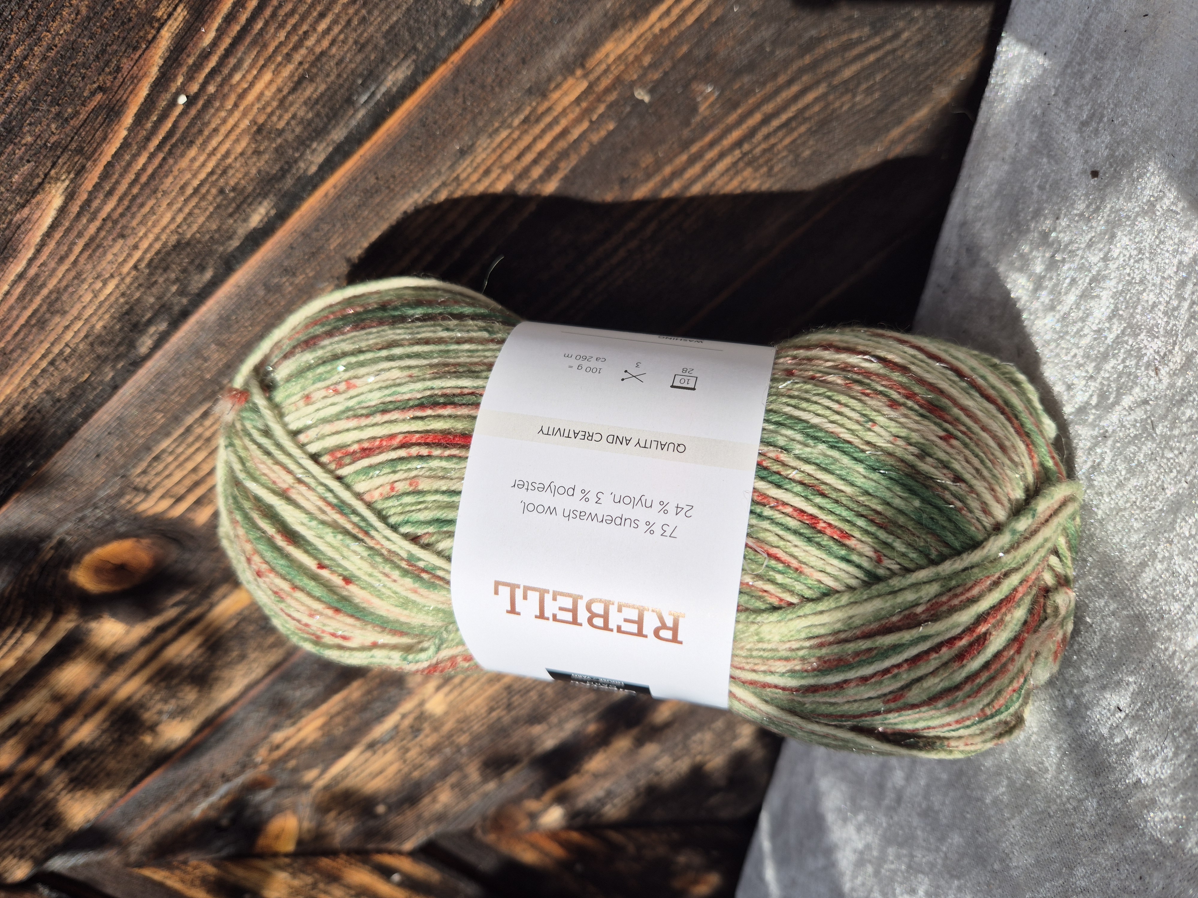 Rebell sockgarn 9409 Grön/röd/glitter 100gr Gjesta garn