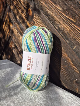 Rebell sockgarn 9407 Turkos/pärongrön print 100gr, Gjestal garn