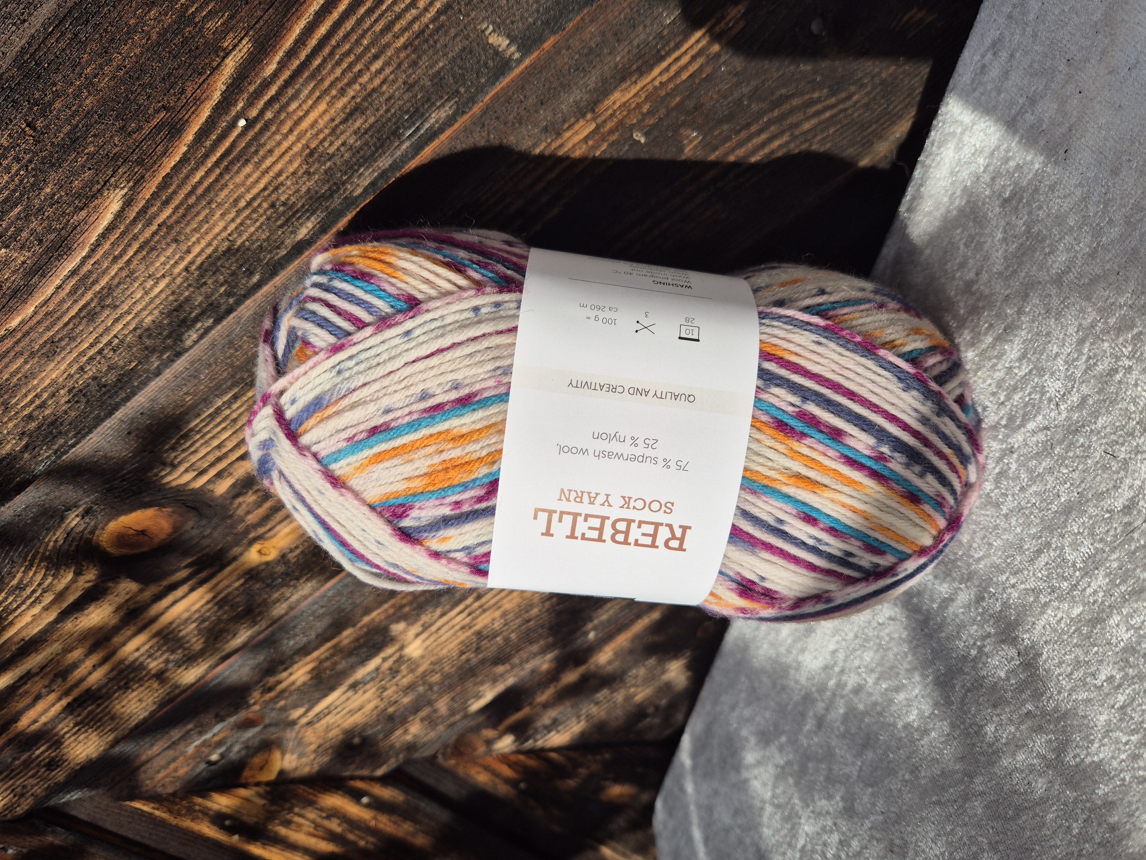 Rebell sockgarn 9404 Orange/lila print 100gr Gjestal garn