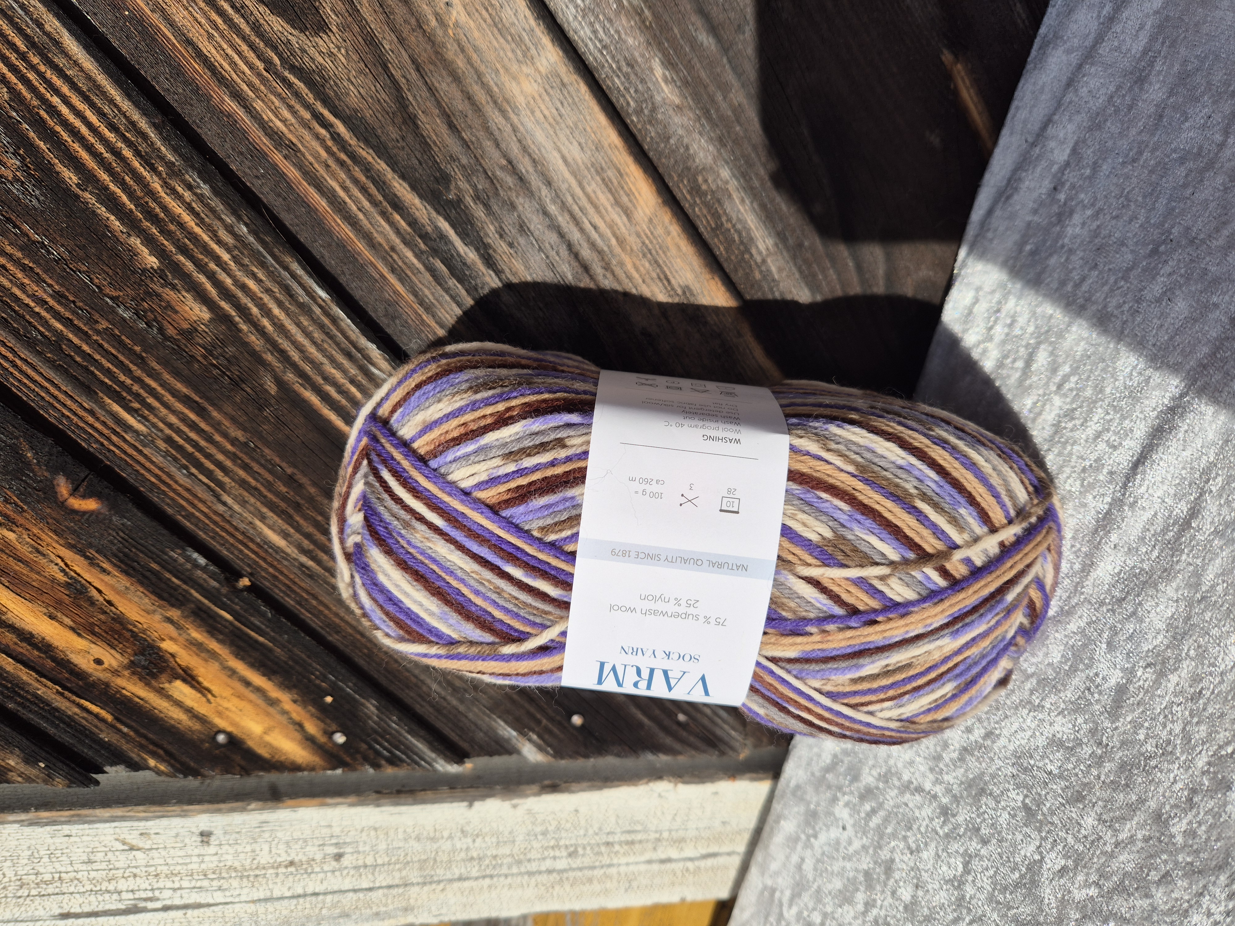 Varm sockgarn 5103 Beige/brun/blålila print 100gr Dale garn
