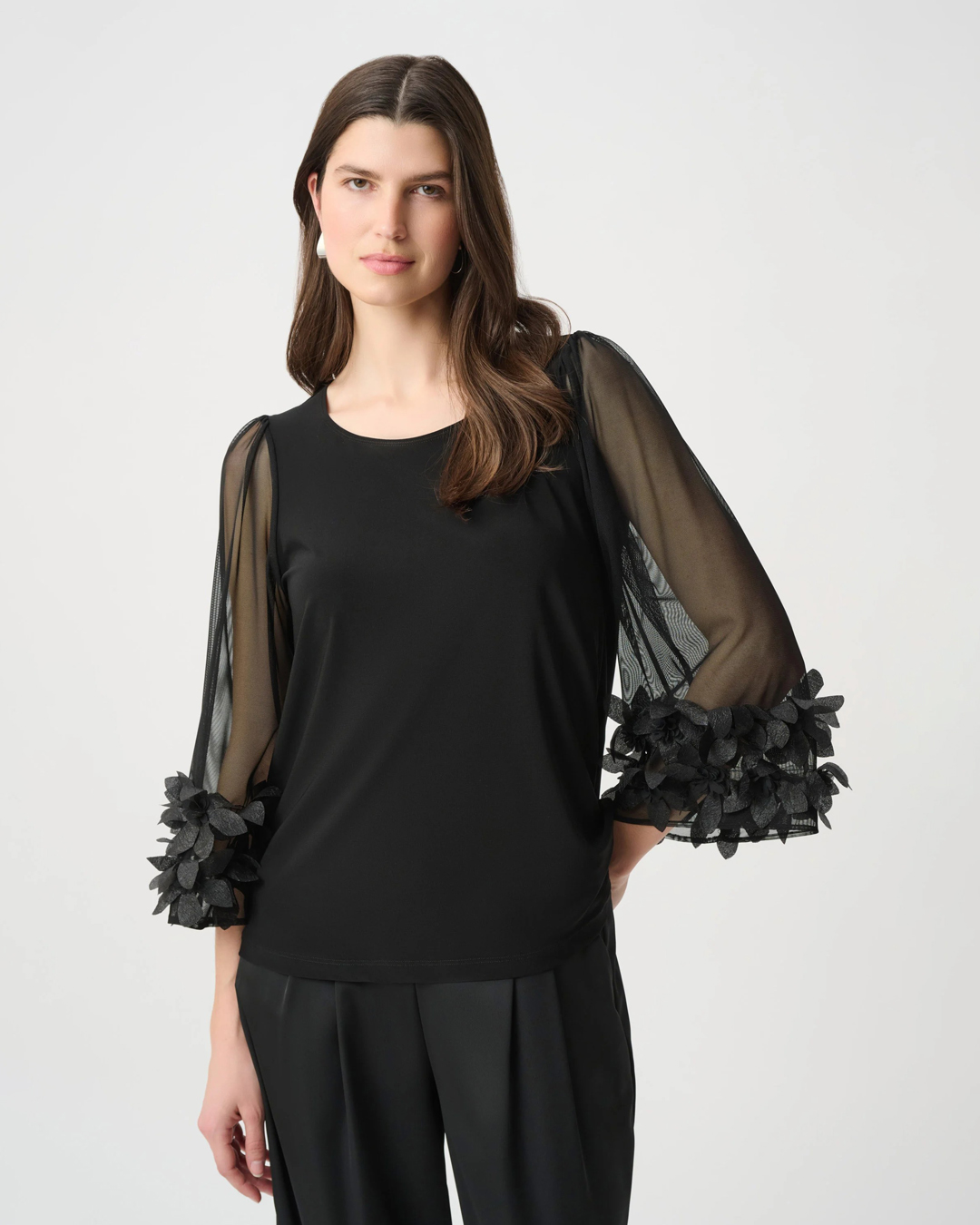 Blus vid meshärm med blommor svart