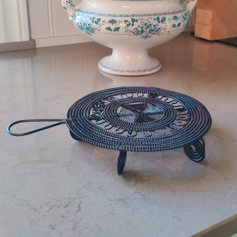 Pannunderlägg i luffarslöjd