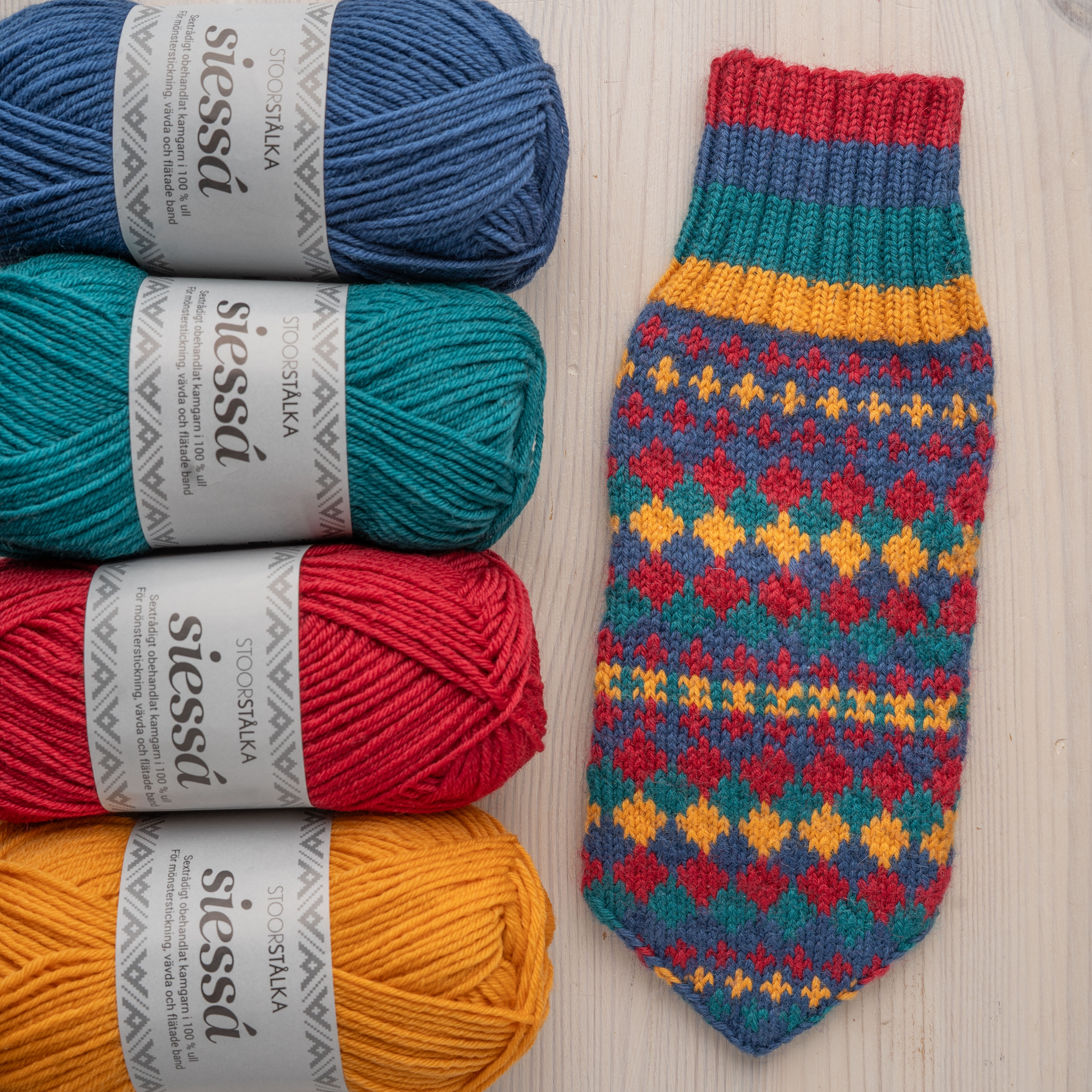 Knitting bundle mitten Gällivare skogssameby Retro