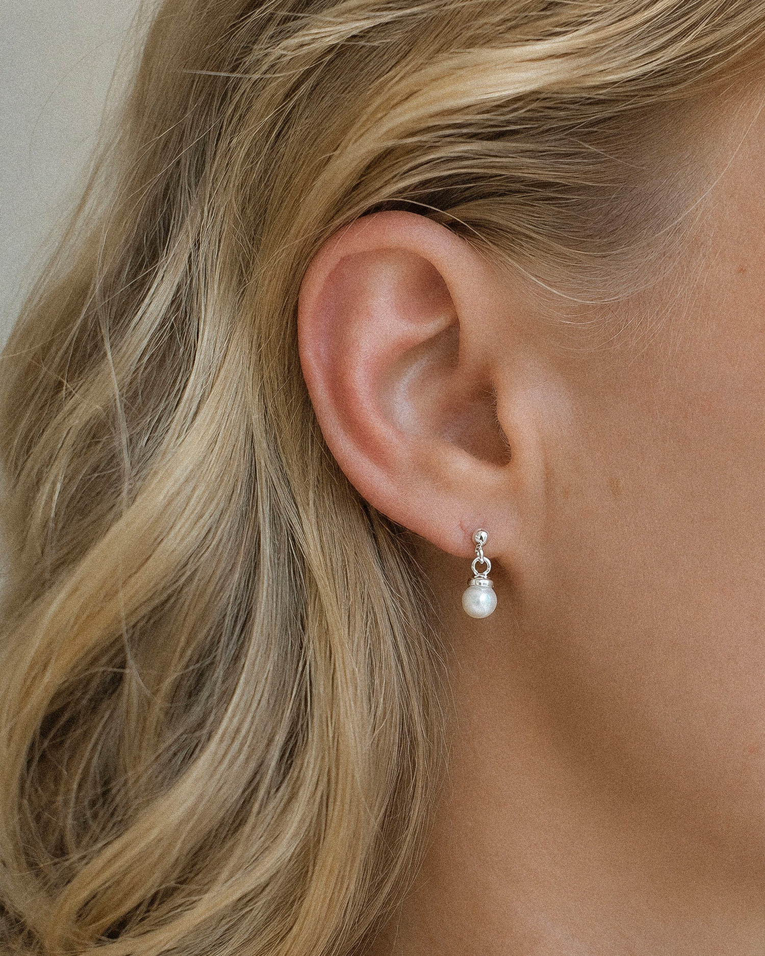 PETITE PEARL EINZELNE HÄNGEOHRSTECKER - 2