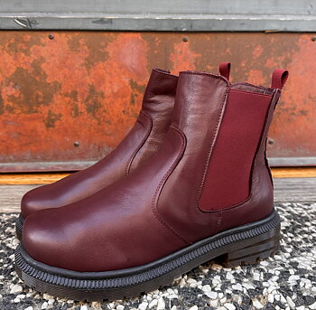 Coola Chelsea boots från Charlotte of Sweden, amarone