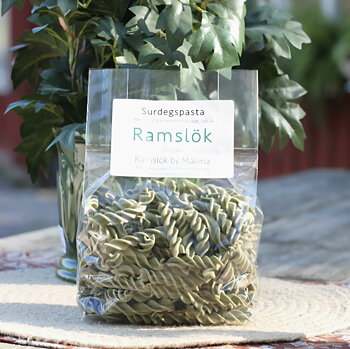 Surdegspasta ramslök