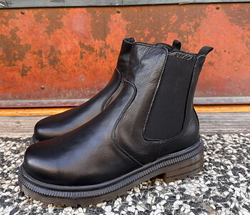 Coola Chelsea boots från Charlotte  of   Sweden, svart