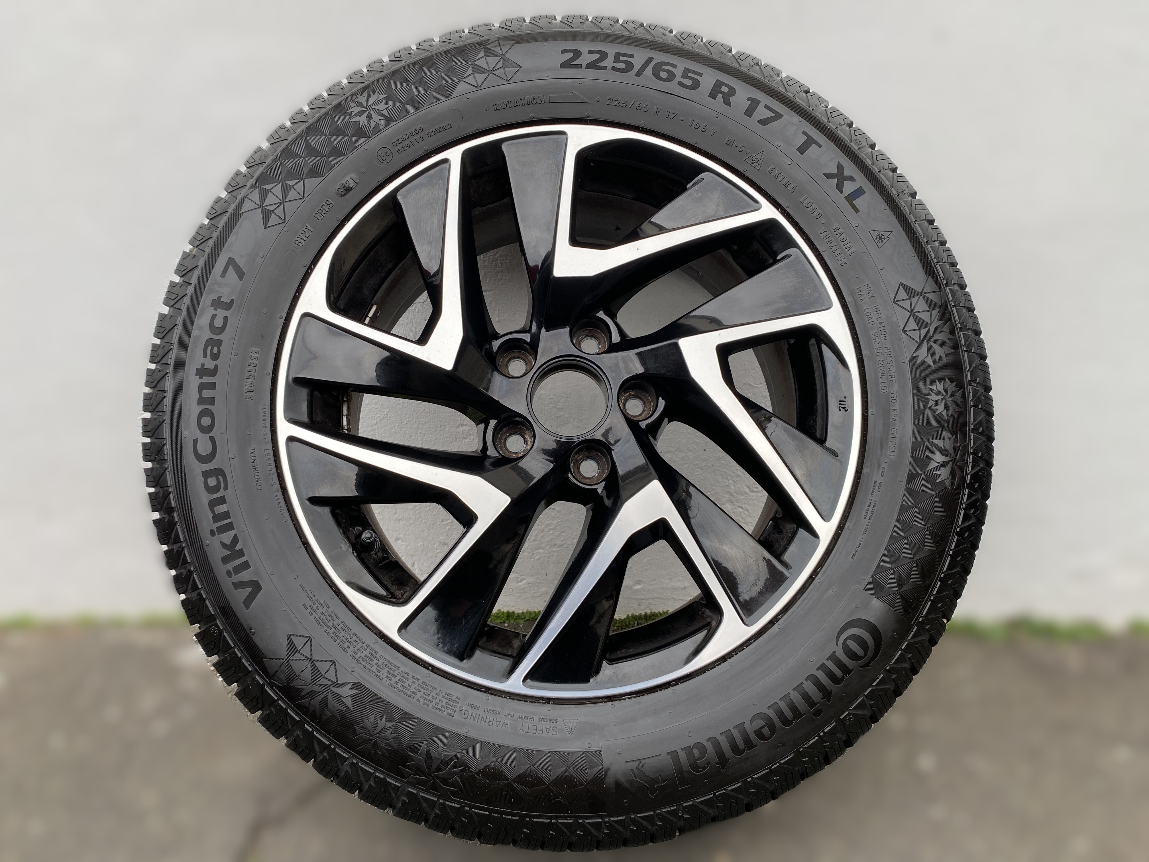 Kompletta Vinterhjul M+S | 17" Honda CR-V CMS-981/3 | 5x114.3 7x17 ET45 64.1 + 225/65 R17 106T XL Continental Viking Contact 7 | V34-2021 | 5.9mm | 5.9mm | 5.4mm | 5.4mm - 9