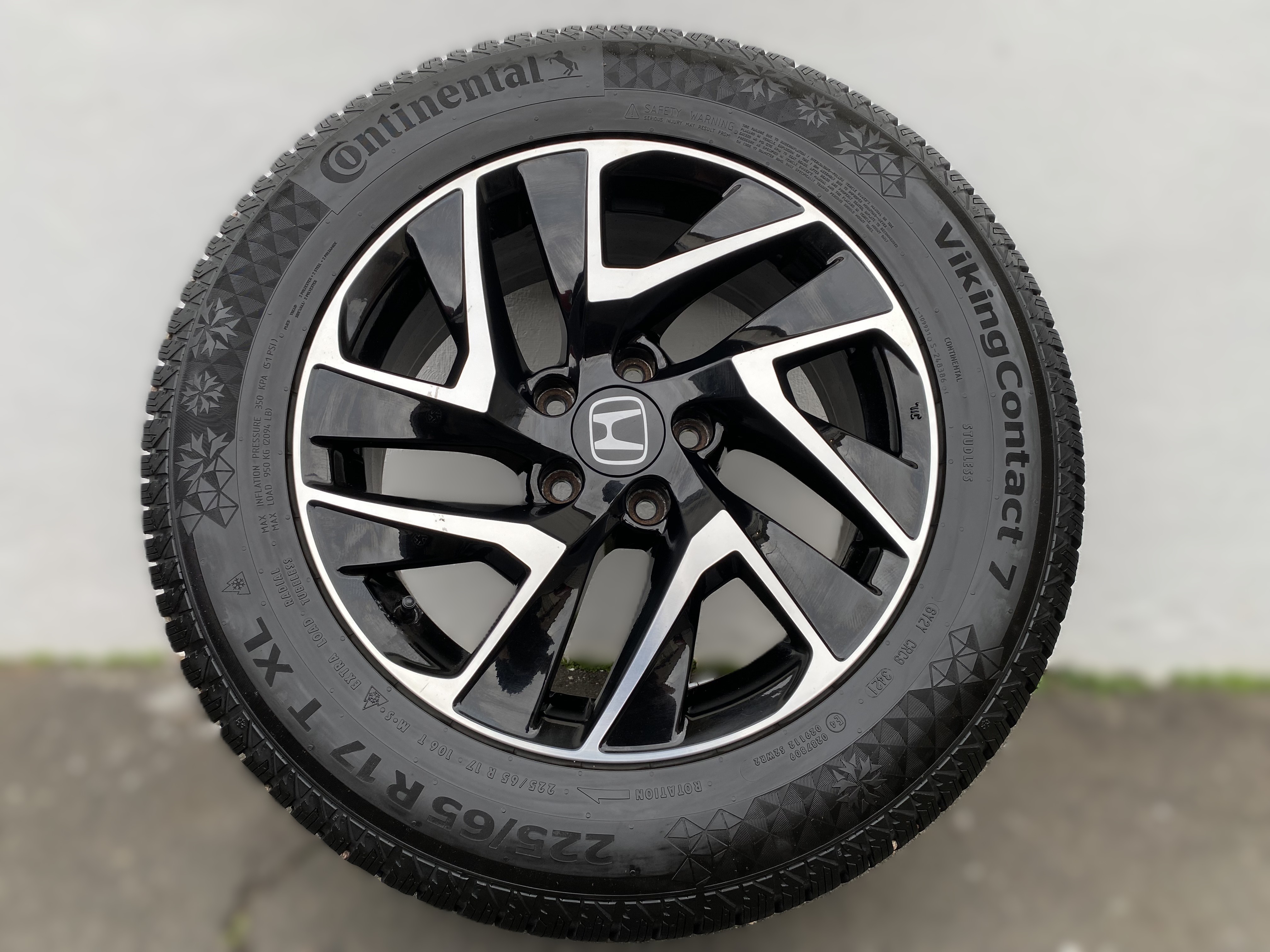 Kompletta Vinterhjul M+S | 17" Honda CR-V CMS-981/3 | 5x114.3 7x17 ET45 64.1 + 225/65 R17 106T XL Continental Viking Contact 7 | V34-2021 | 5.9mm | 5.9mm | 5.4mm | 5.4mm - 6