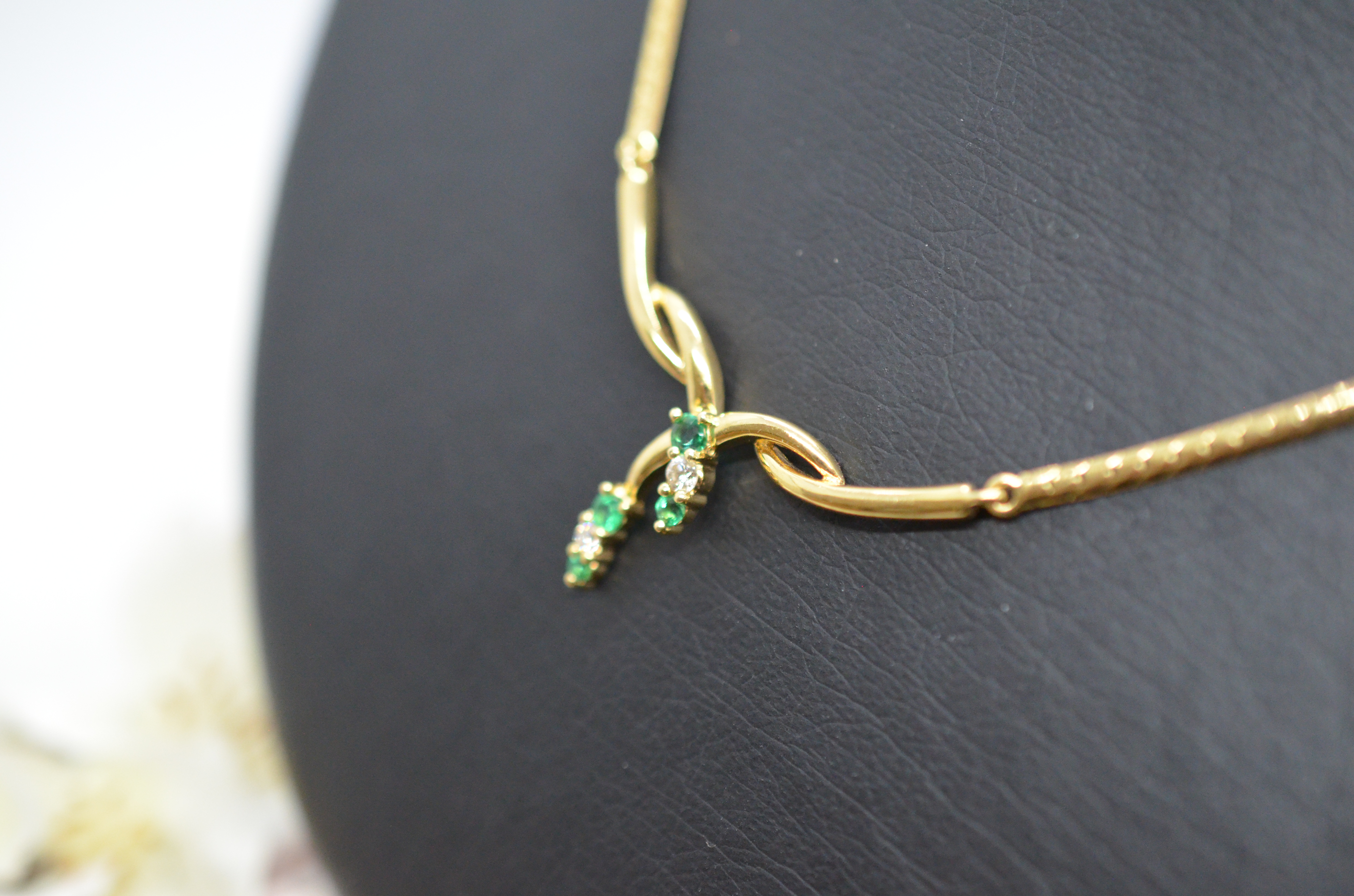 Second Hand 18k collier med diamanter och gröna stenar - 3