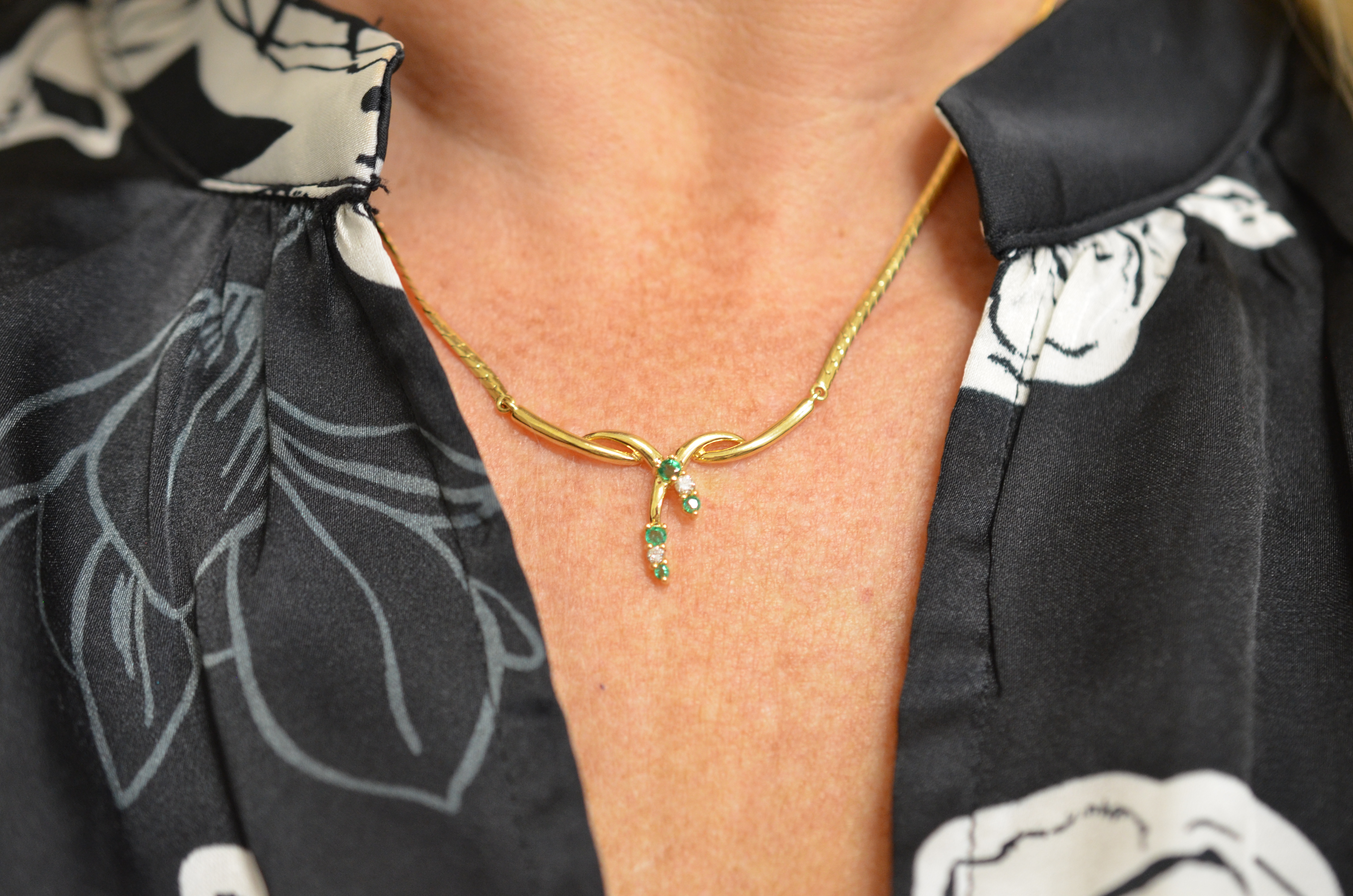 Second Hand 18k collier med diamanter och gröna stenar - 6