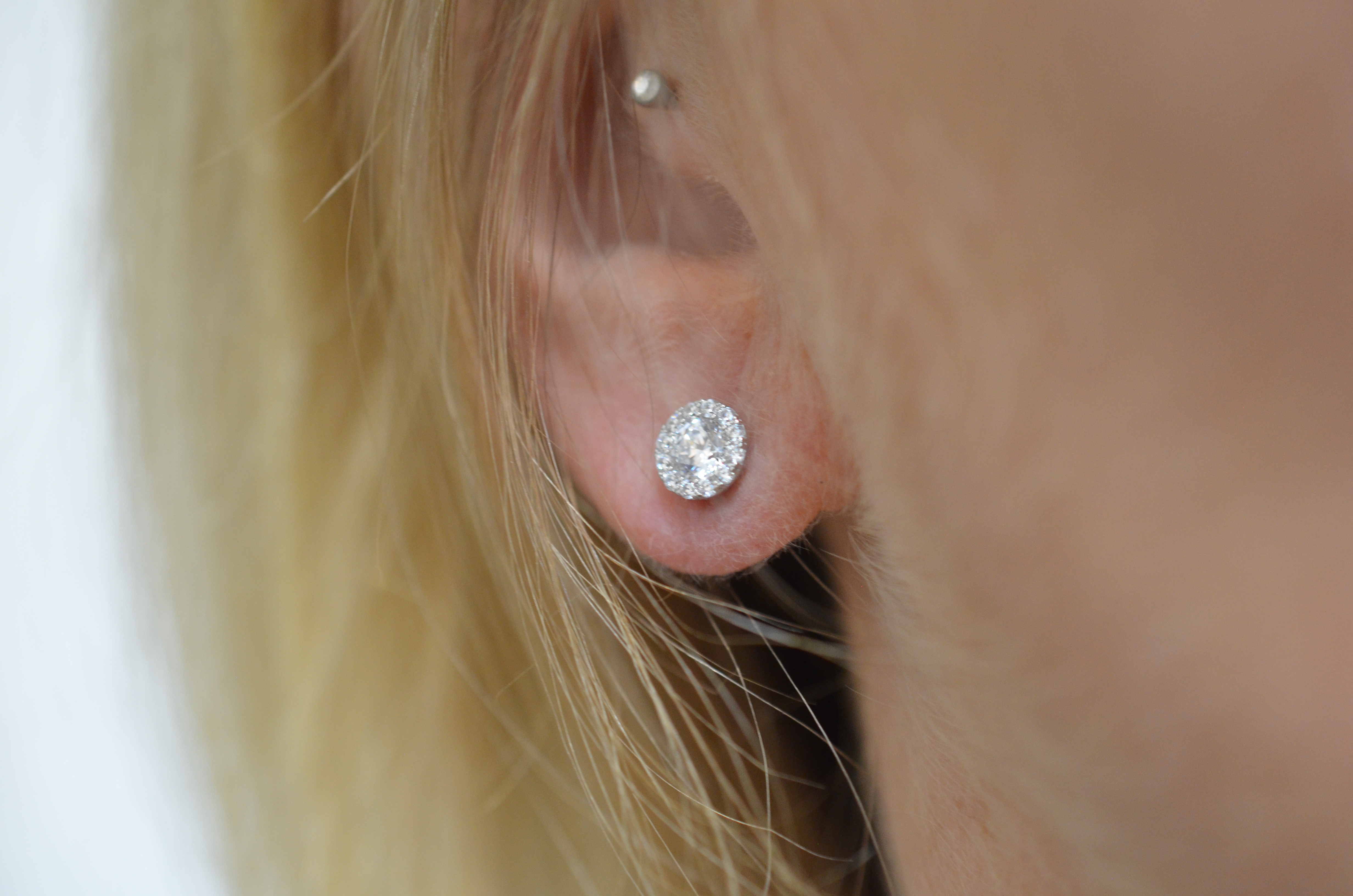 18k white gold earrings with cubic zirconia - 5