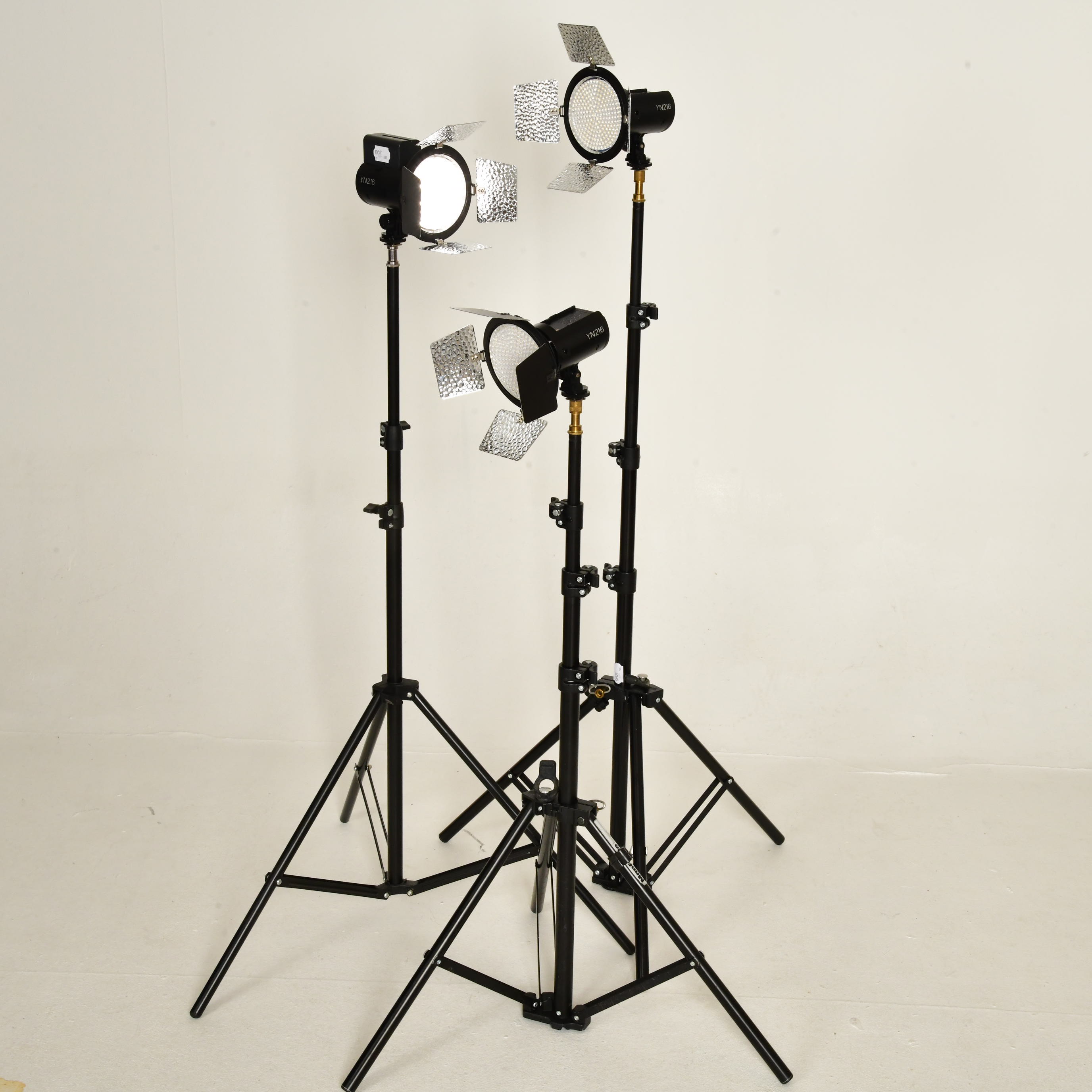 Yongnuo LED-lampa YN216 , Kit 3 st  lampor och stativ