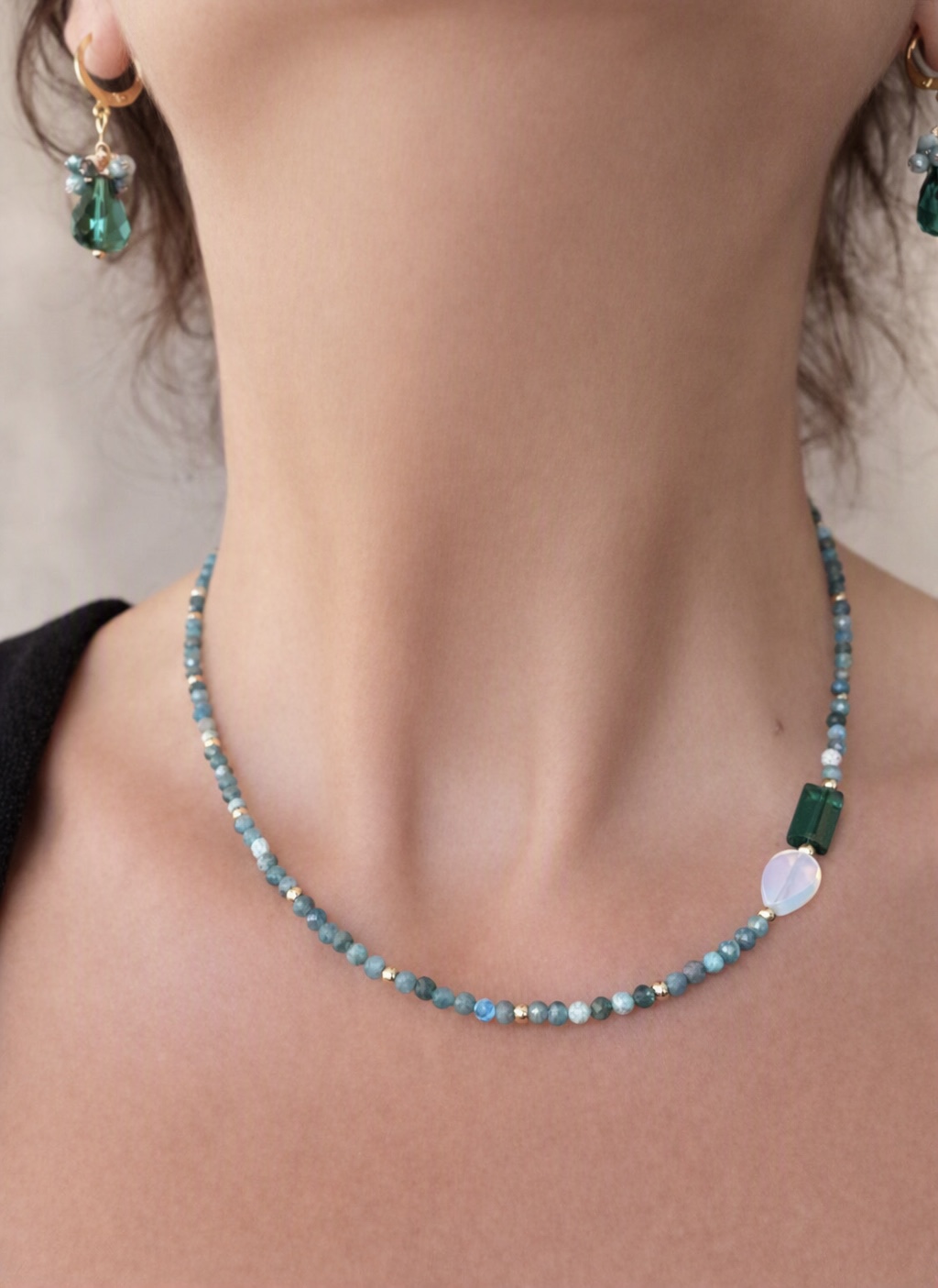 Halsband & Örhängen med Äkta Halvädelstenar