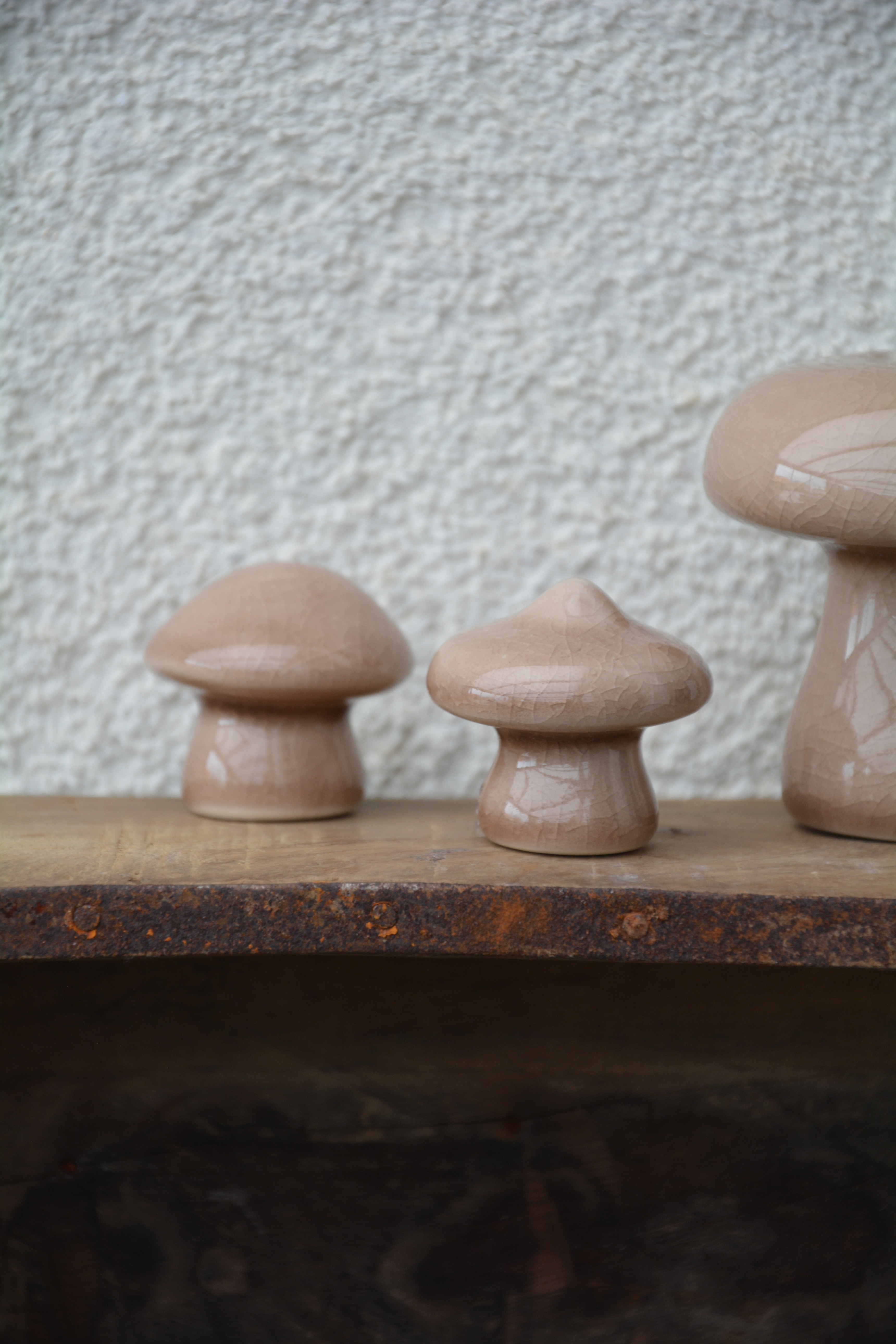 2 st Svampar i beige keramik 4,2 cm