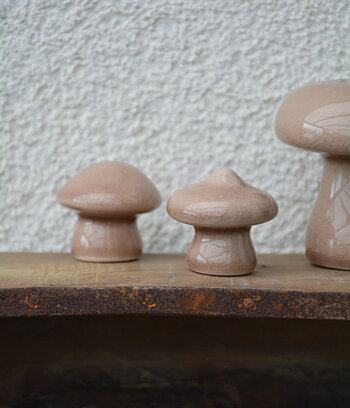2 st Svampar i beige keramik 4,2 cm