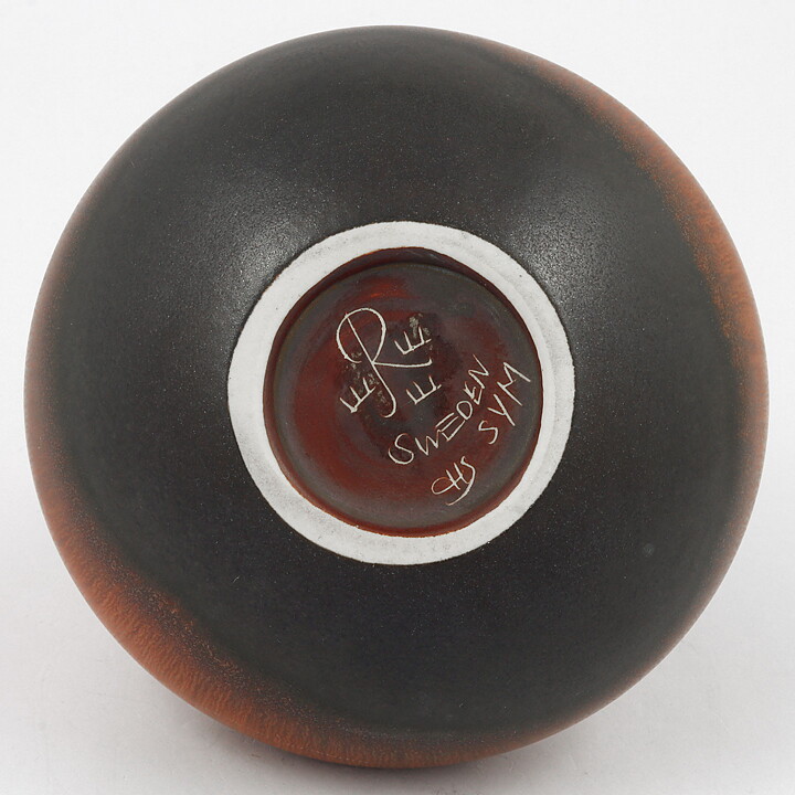 Carl-Harry Stålhane (SYM 1959) Brown Swelling Vase 11 cm