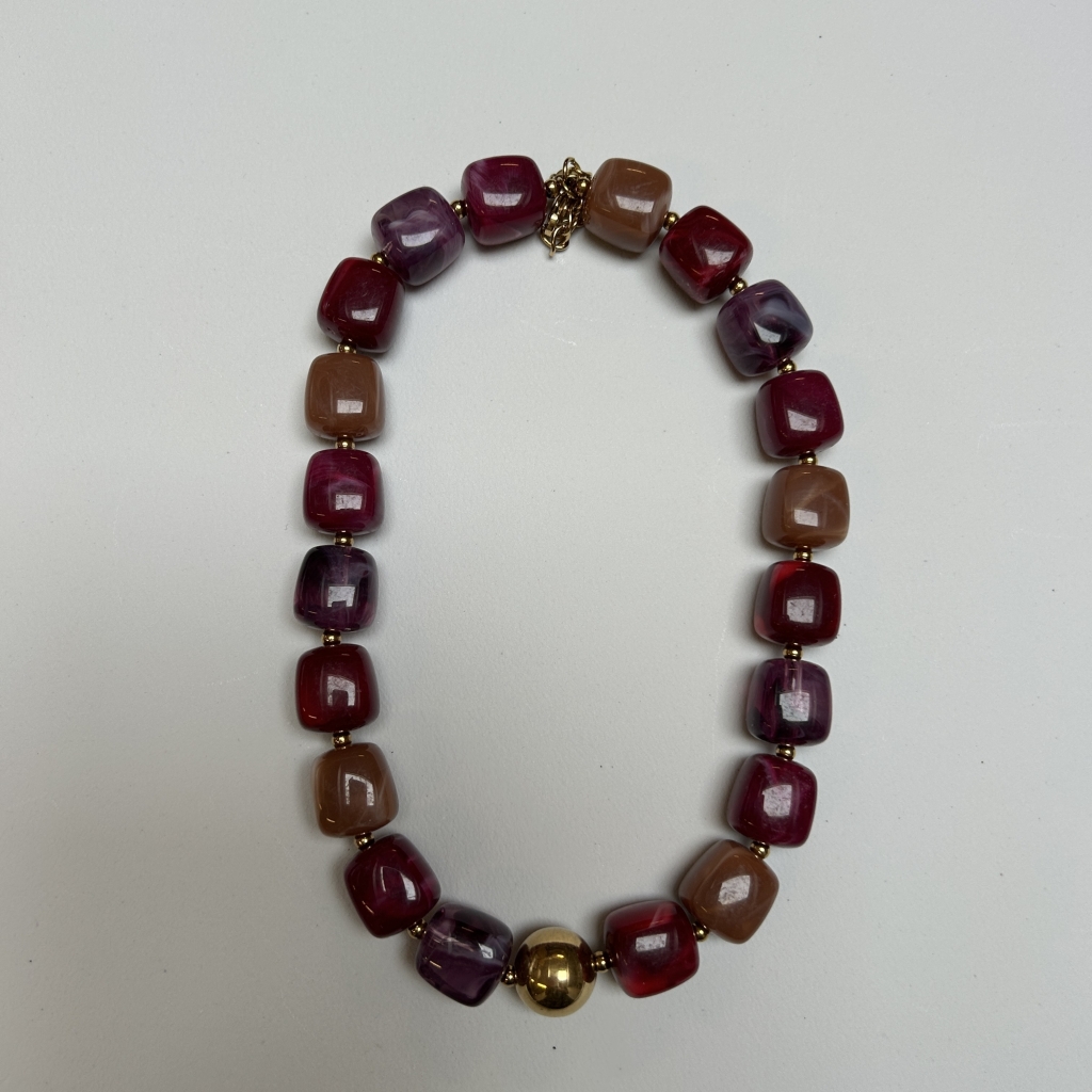 Necklace bordeaux