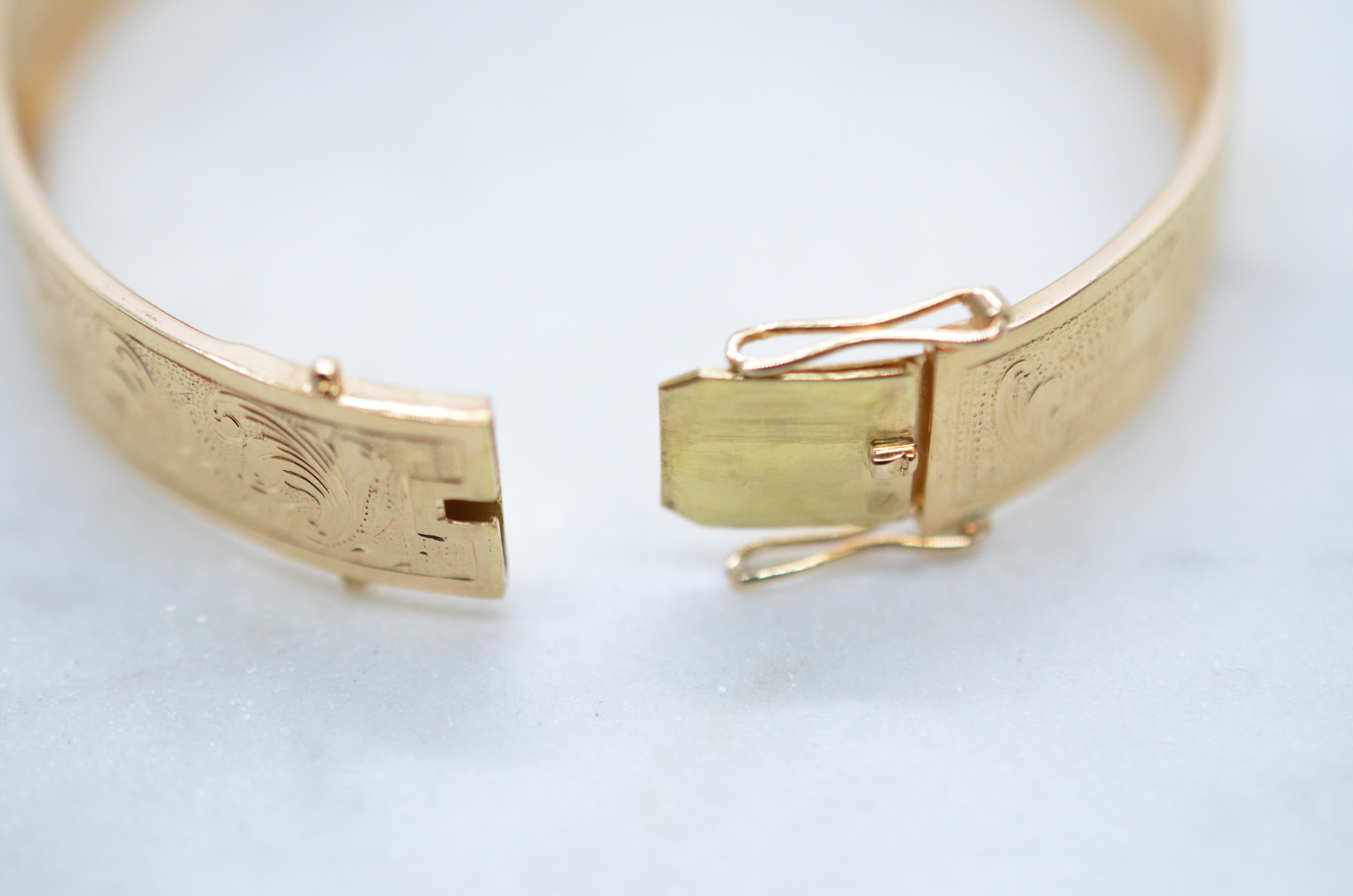Vintage  18k armring med gravyr, 1948 - 6