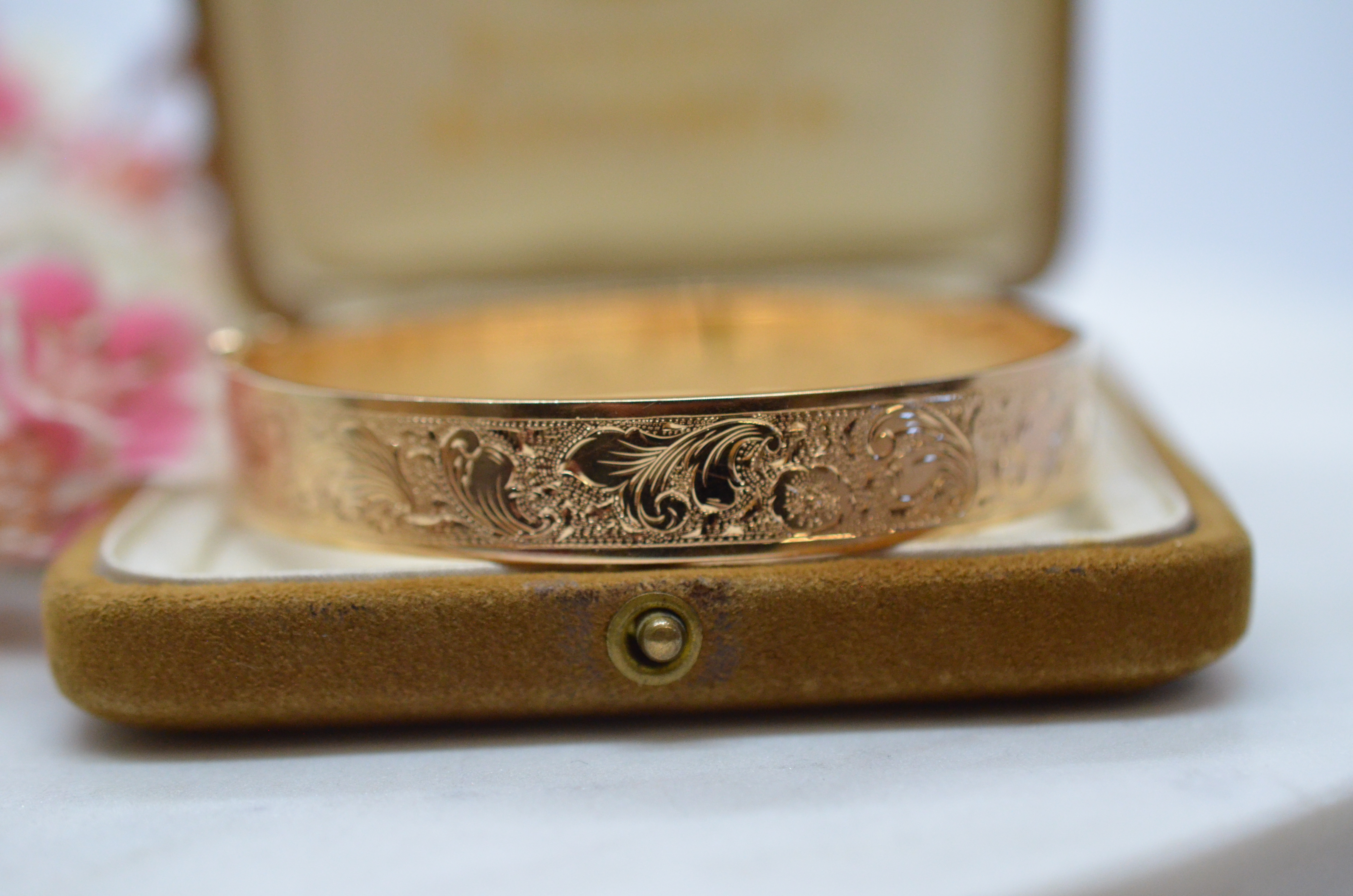 Vintage  18k armring med gravyr, 1948 - 3