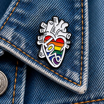 Pride Heart – Anatomiskt hjärta pin