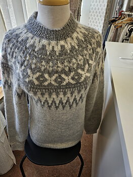 Tröja stickad i older Från House of yarn