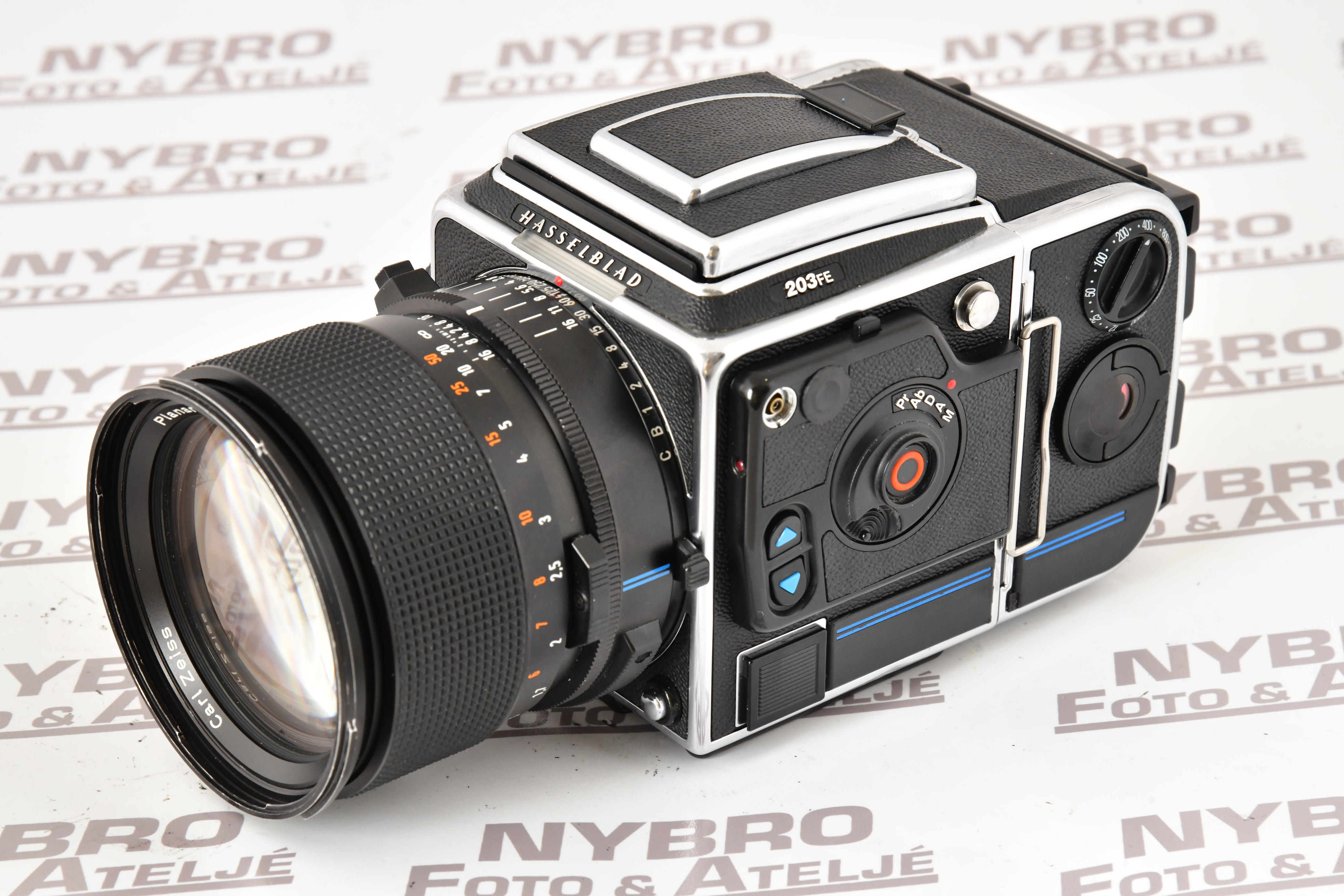 Hasselblad 203FE + Carl Zeiss Planar 110/2 + E12 magasin