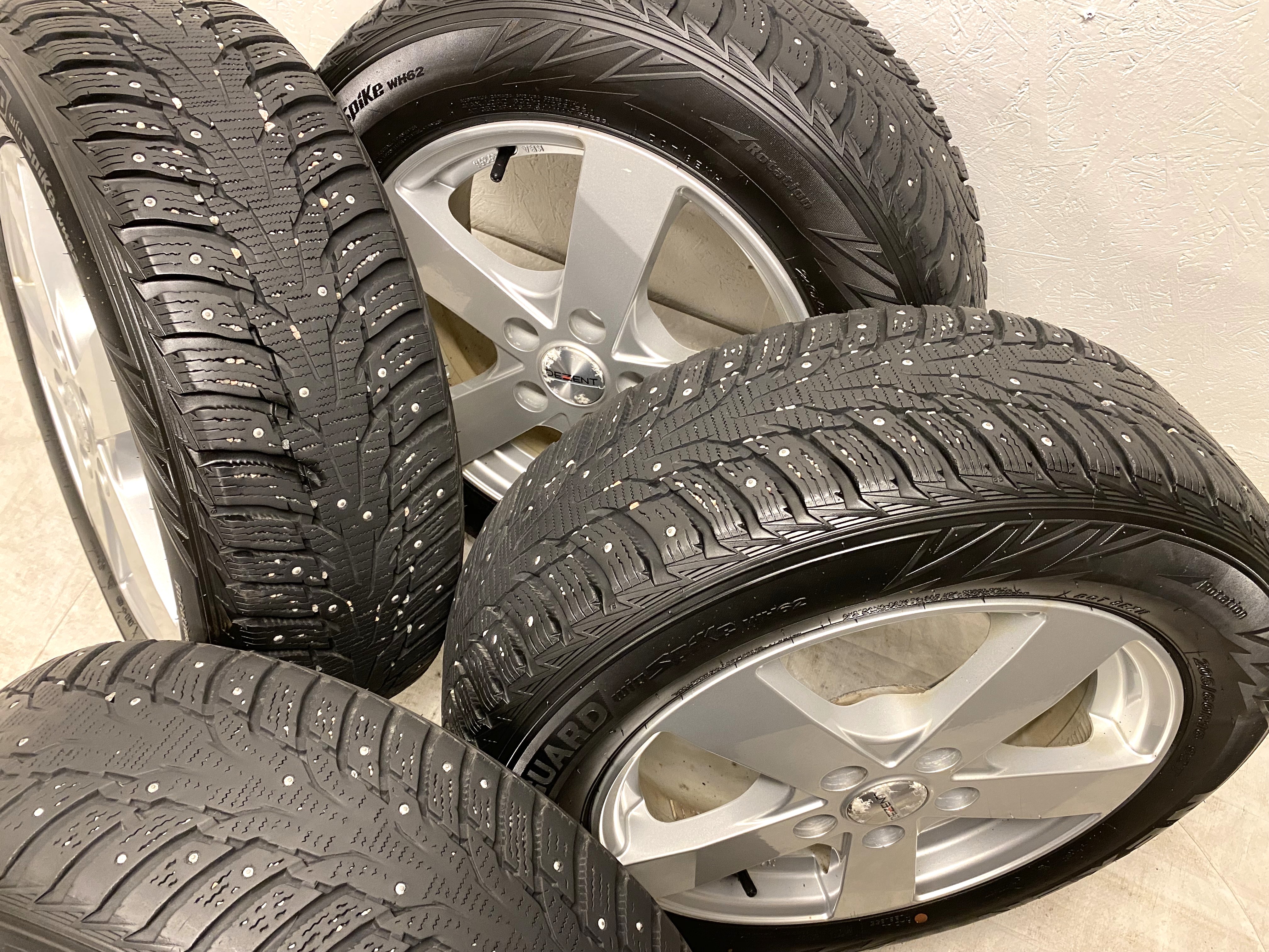 Kompletta Vinterhjul DUBB | 16" DEZENT Kia Niro | 5x114.3 6.5x16 ET48 67.1 +  205/60 R16 92T Nexen WinGuard Win Spike WH62 | V22-2016 | 7.5mm | 7.5mm | 5.5mm | 5.5mm - 3