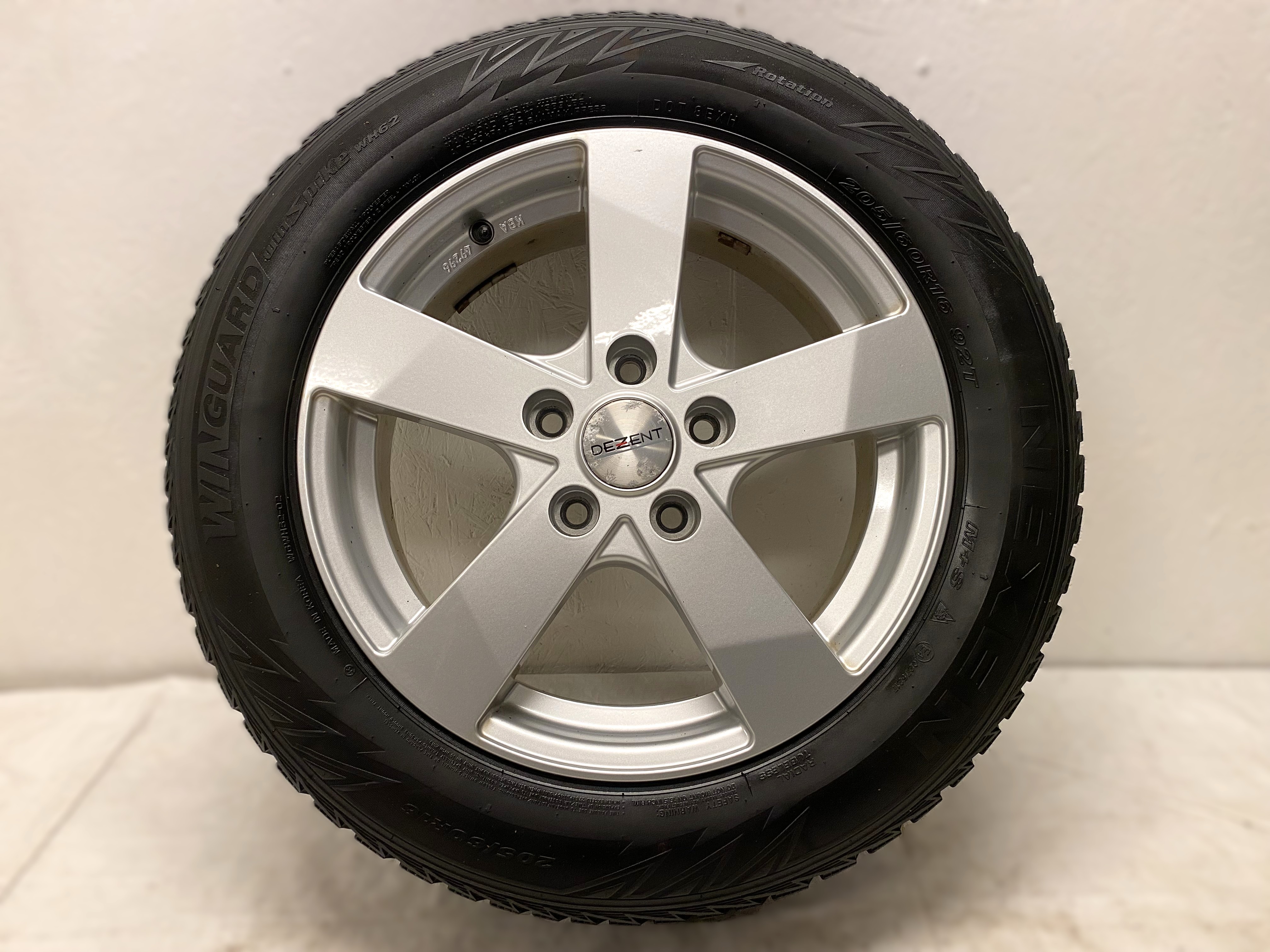 Kompletta Vinterhjul DUBB | 16" DEZENT Kia Niro | 5x114.3 6.5x16 ET48 67.1 +  205/60 R16 92T Nexen WinGuard Win Spike WH62 | V22-2016 | 7.5mm | 7.5mm | 5.5mm | 5.5mm - 9