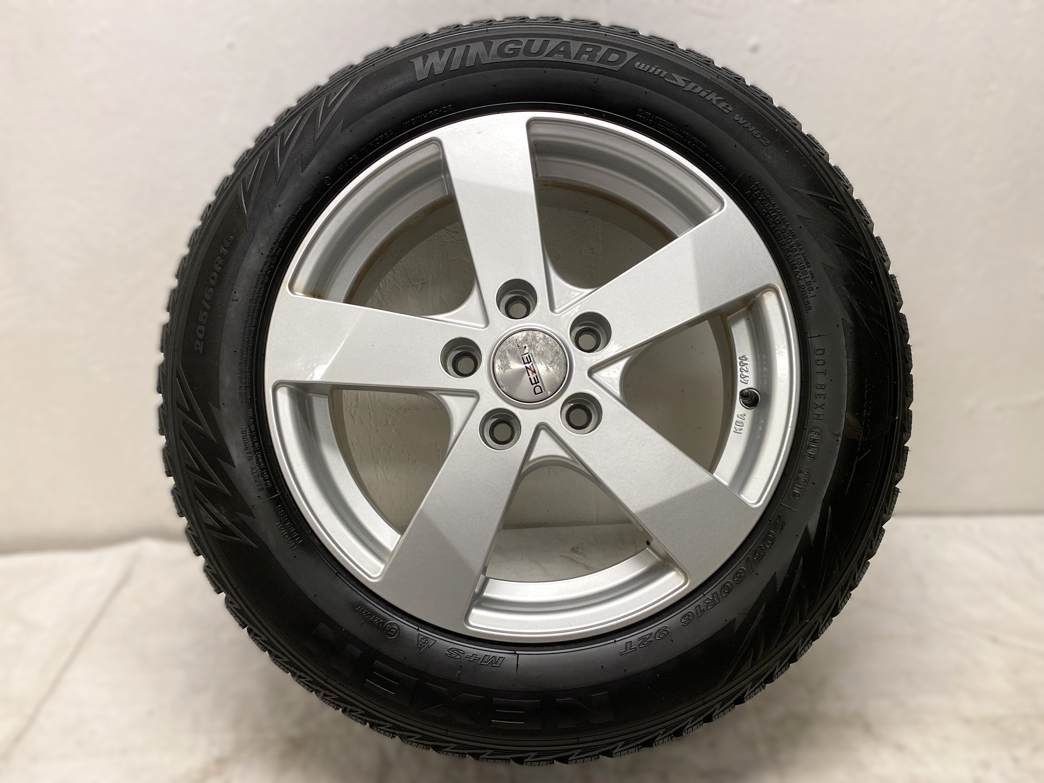Kompletta Vinterhjul DUBB | 16" DEZENT Kia Niro | 5x114.3 6.5x16 ET48 67.1 +  205/60 R16 92T Nexen WinGuard Win Spike WH62 | V22-2016 | 7.5mm | 7.5mm | 5.5mm | 5.5mm - 11