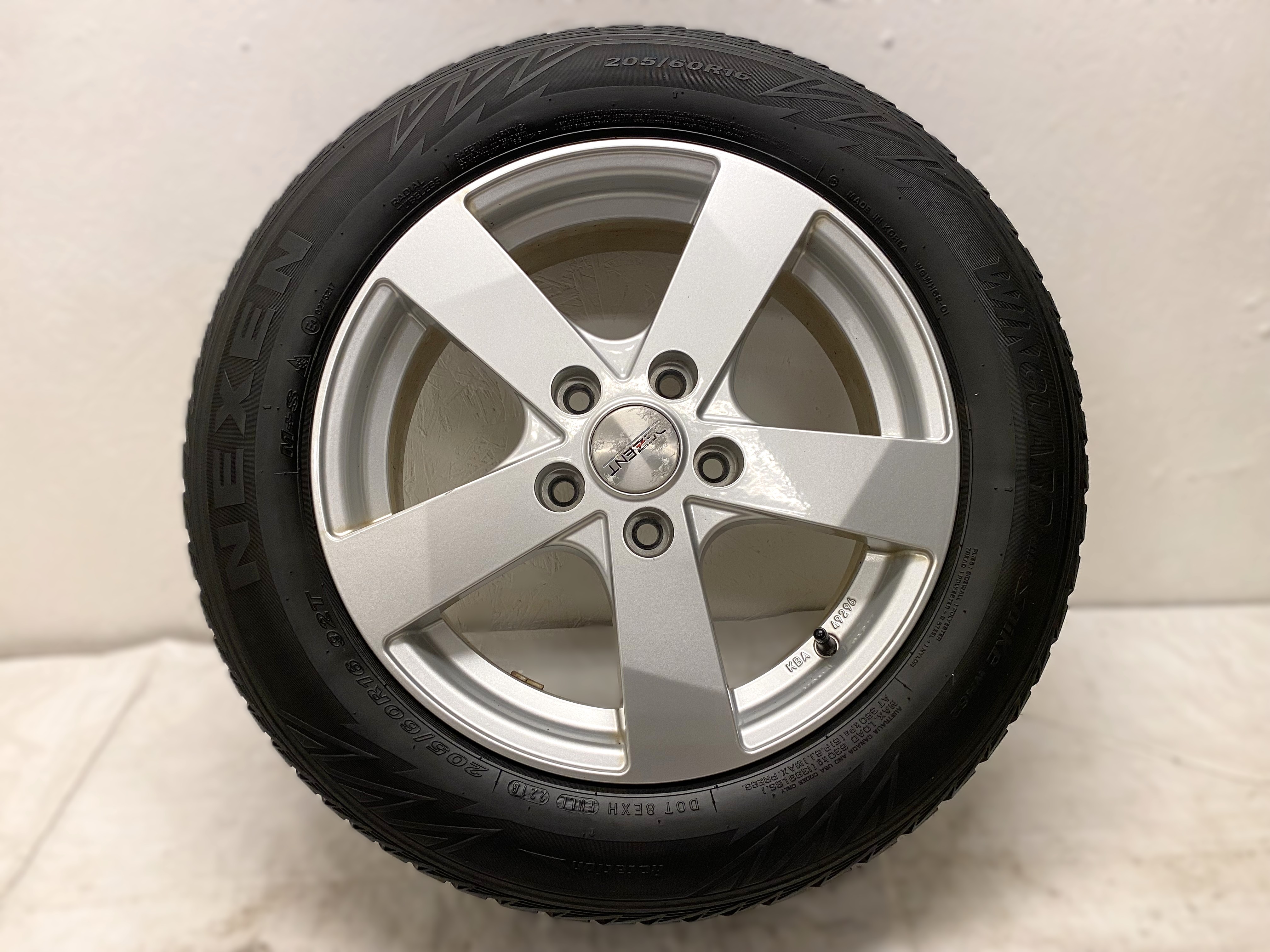 Kompletta Vinterhjul DUBB | 16" DEZENT Kia Niro | 5x114.3 6.5x16 ET48 67.1 +  205/60 R16 92T Nexen WinGuard Win Spike WH62 | V22-2016 | 7.5mm | 7.5mm | 5.5mm | 5.5mm - 12